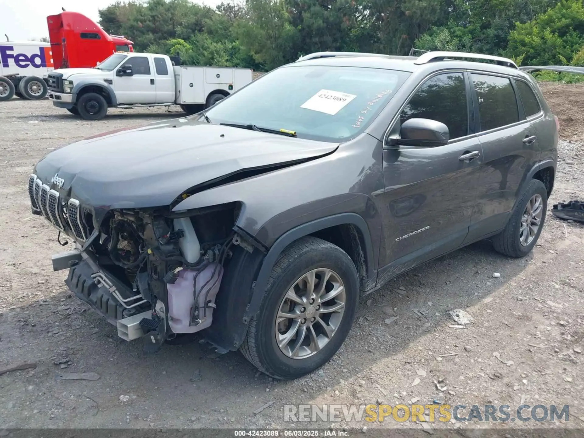 2 Photograph of a damaged car 1C4PJMLX0KD271468 JEEP CHEROKEE 2019