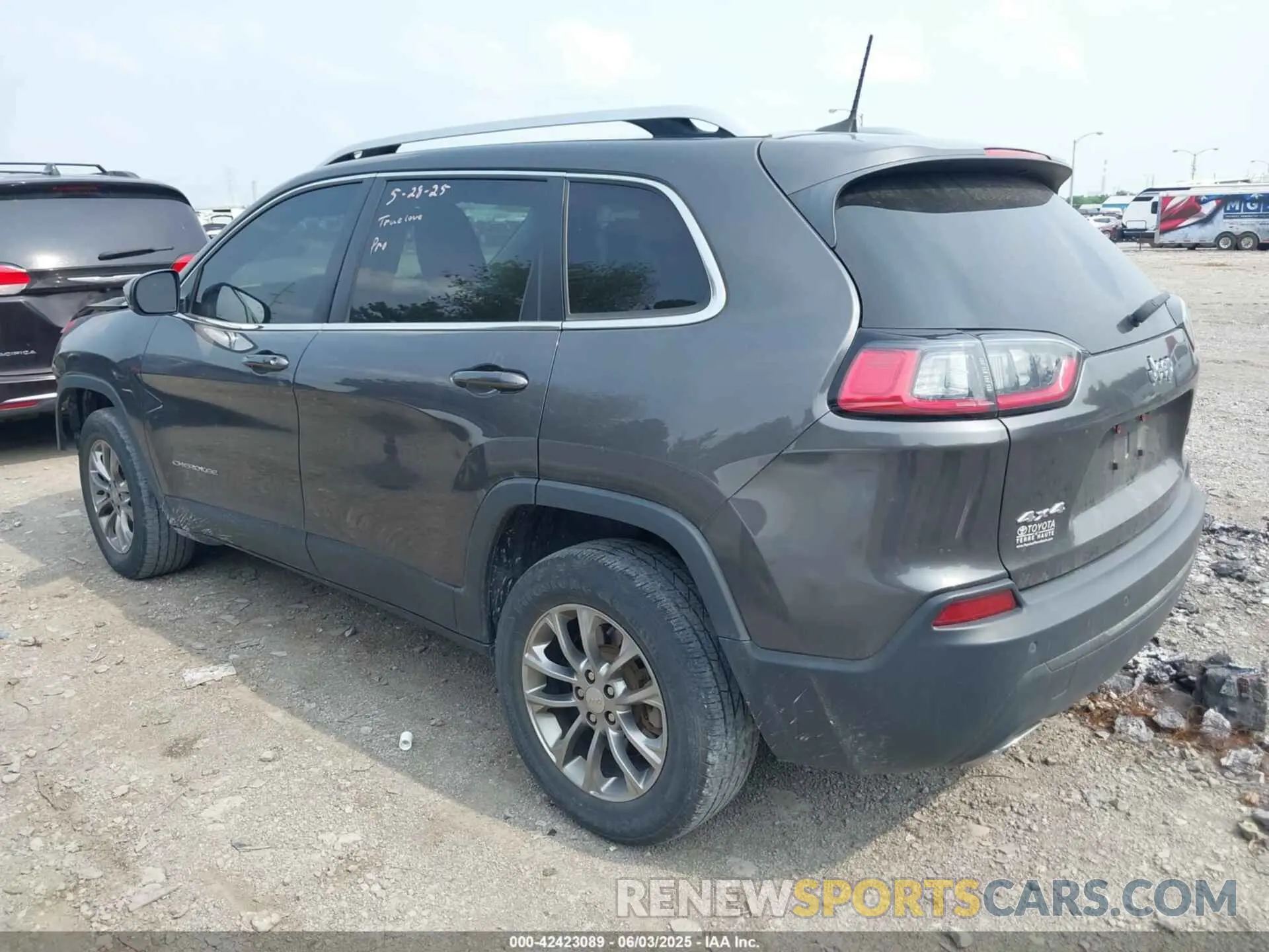 3 Photograph of a damaged car 1C4PJMLX0KD271468 JEEP CHEROKEE 2019
