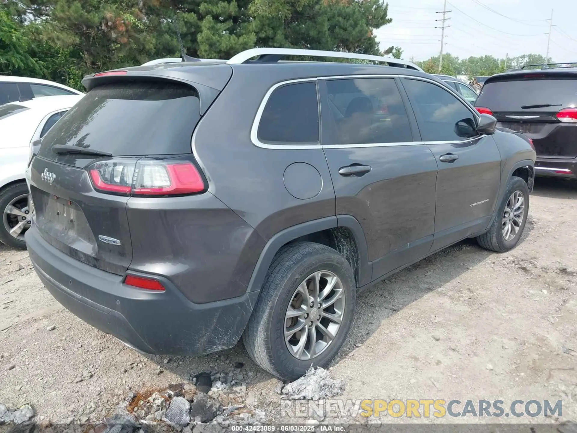4 Photograph of a damaged car 1C4PJMLX0KD271468 JEEP CHEROKEE 2019