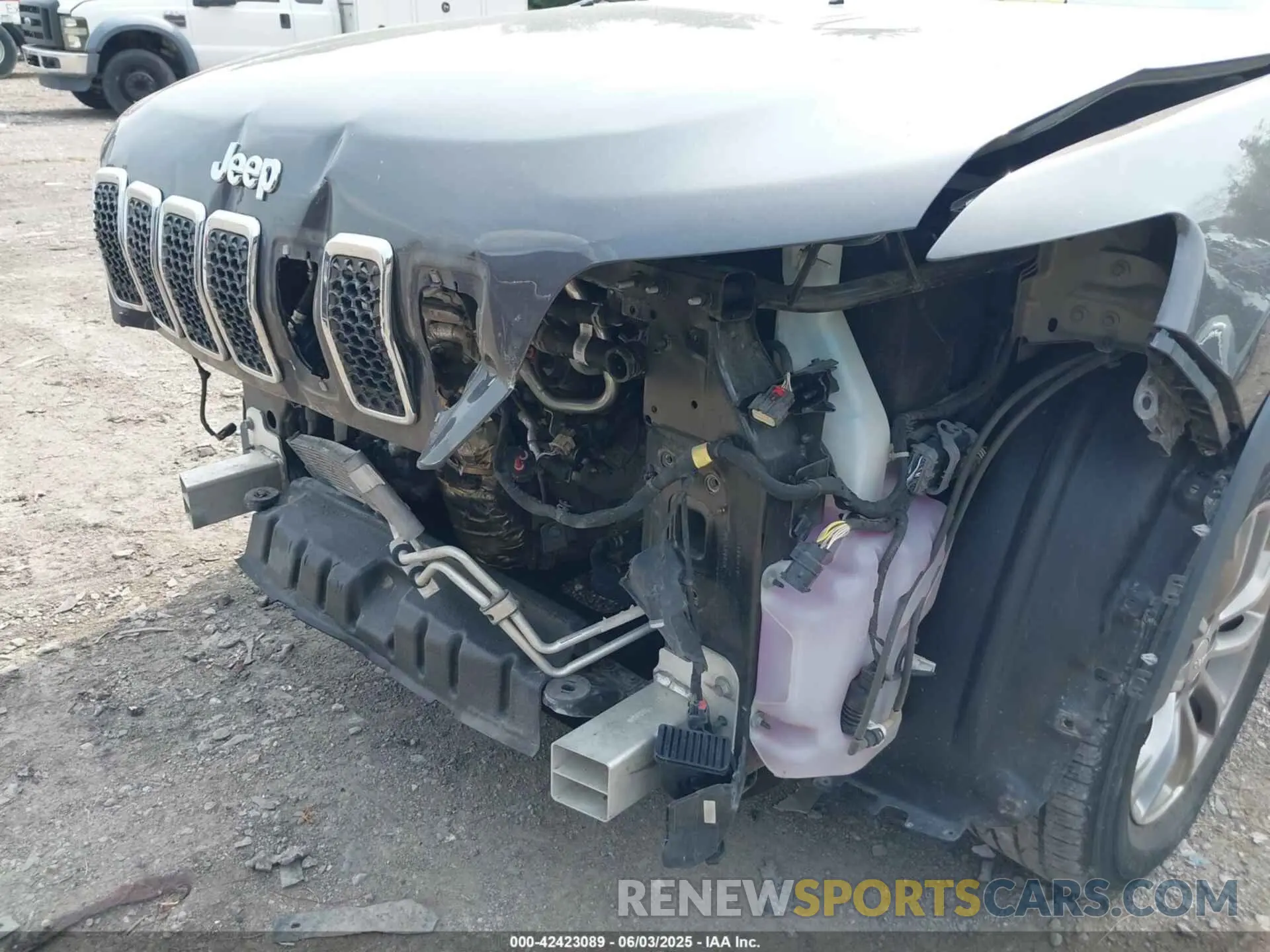 6 Photograph of a damaged car 1C4PJMLX0KD271468 JEEP CHEROKEE 2019