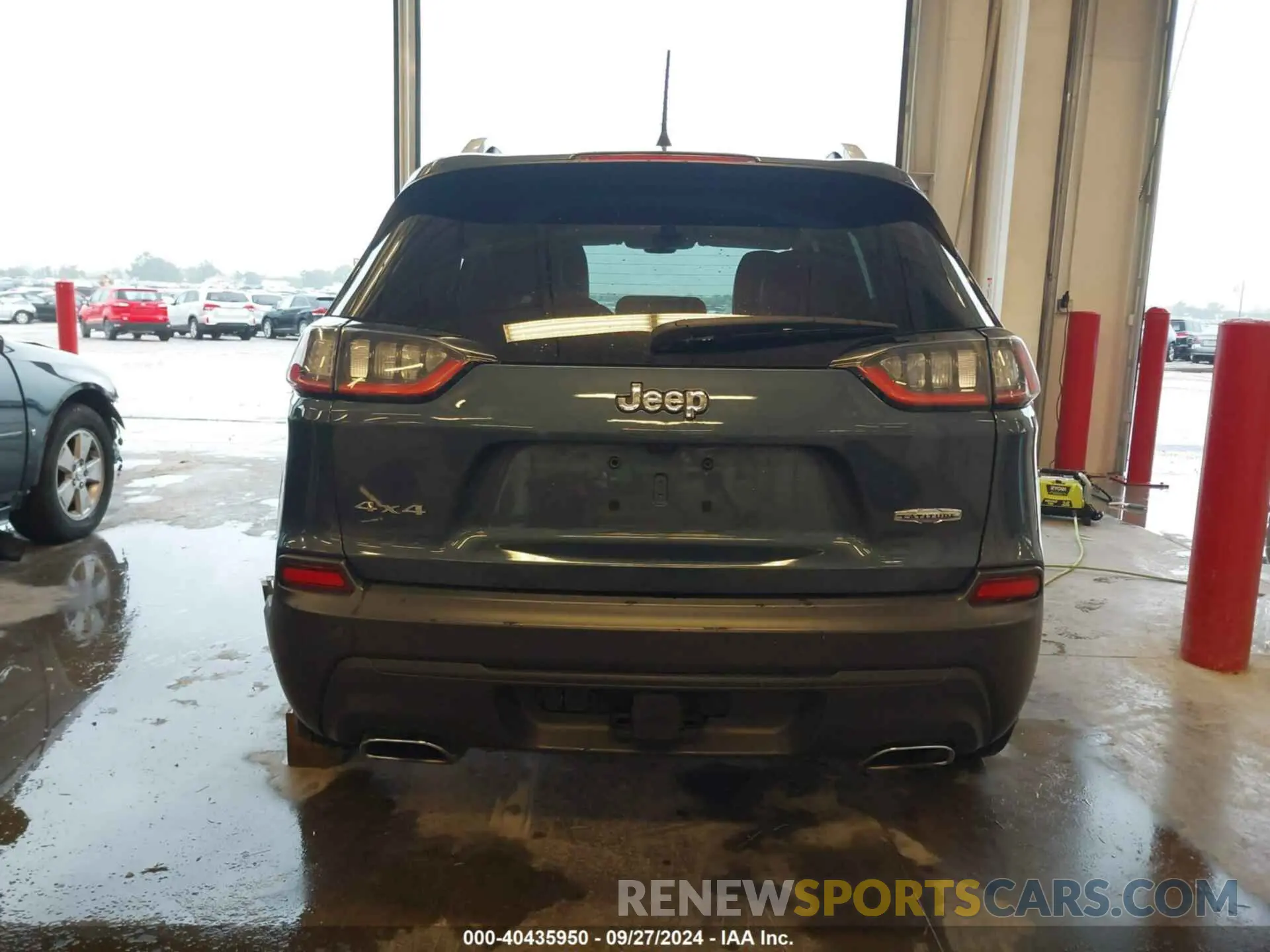 16 Photograph of a damaged car 1C4PJMLX0KD361879 JEEP CHEROKEE 2019