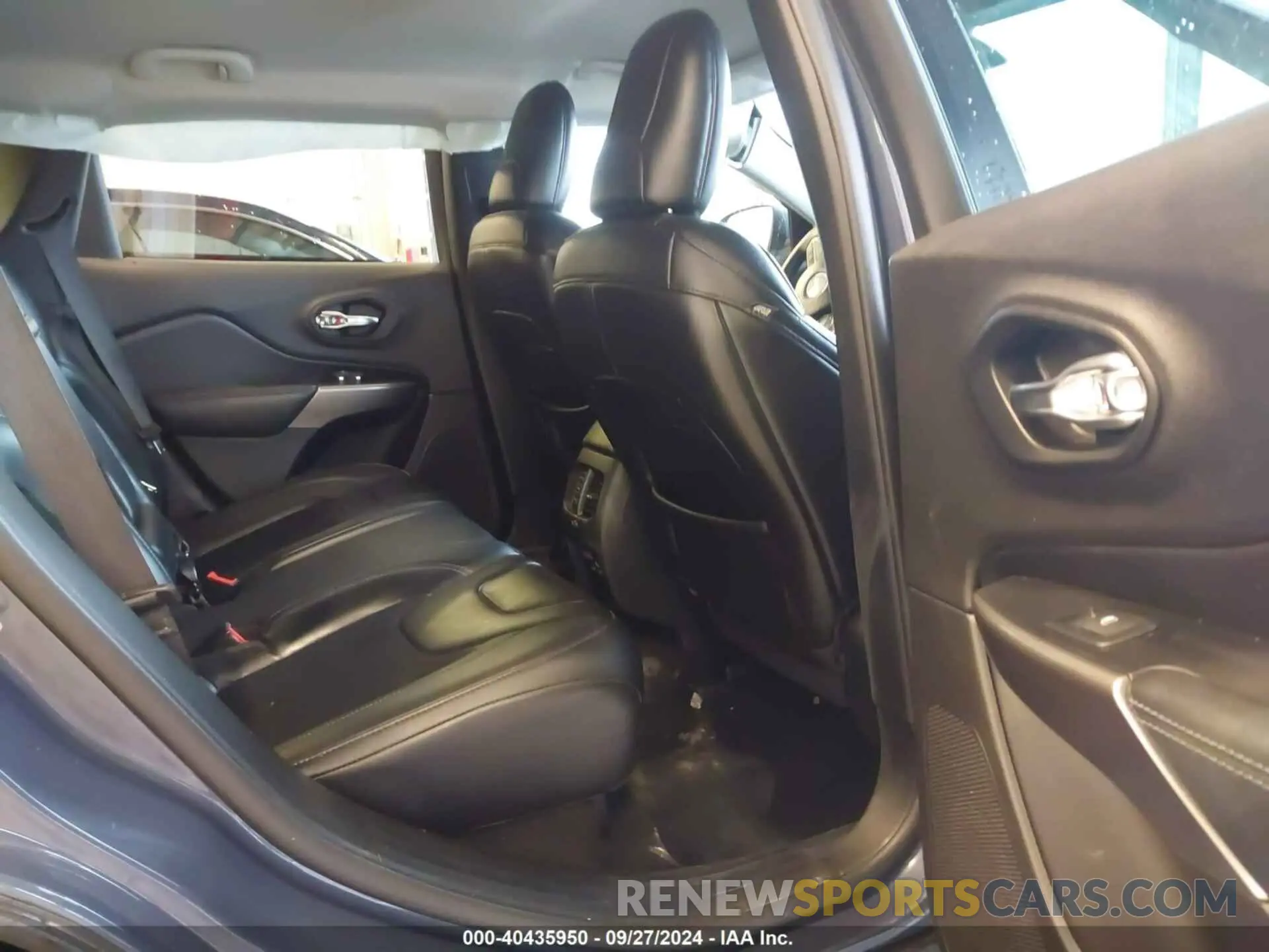 8 Photograph of a damaged car 1C4PJMLX0KD361879 JEEP CHEROKEE 2019