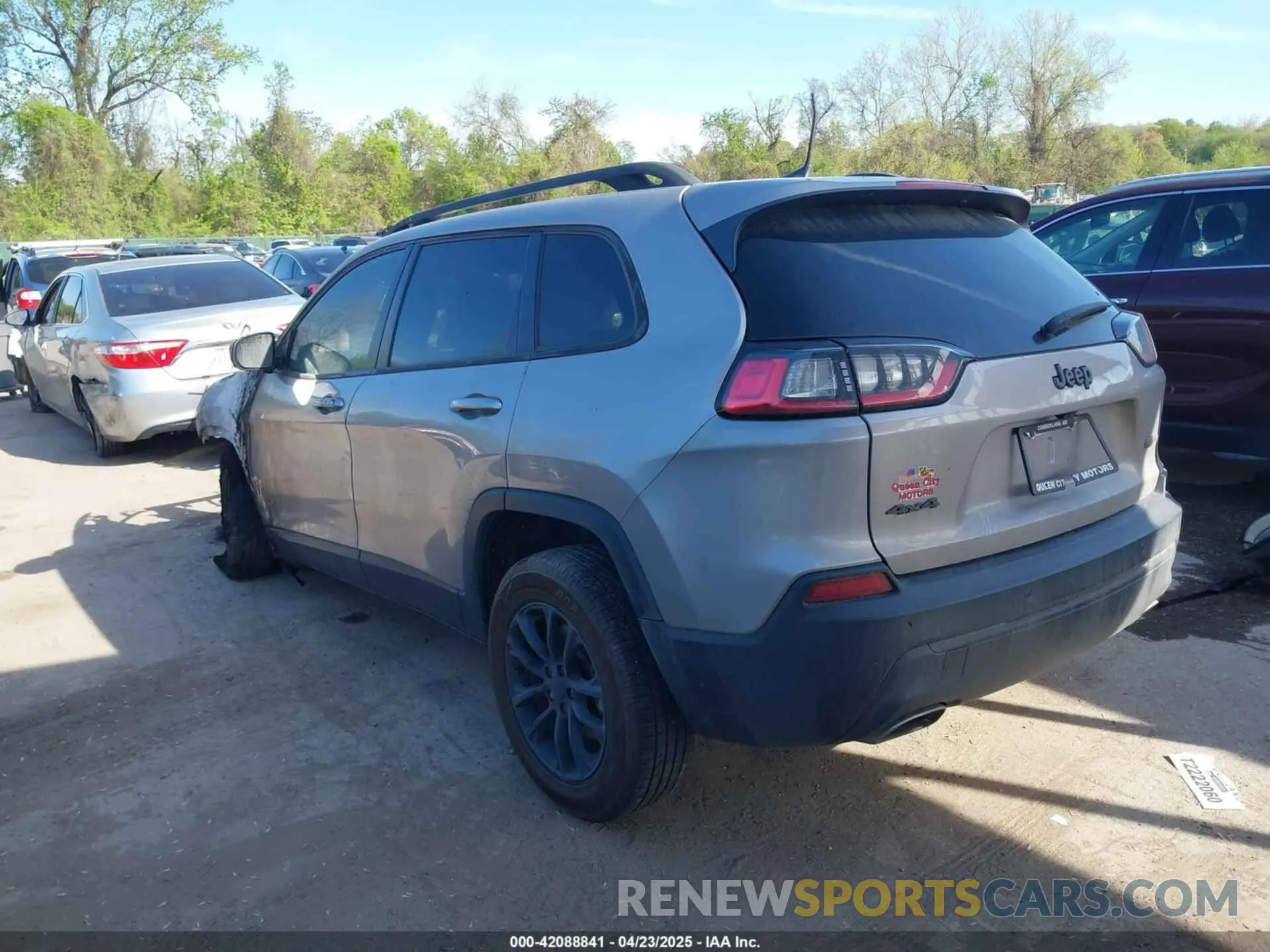 3 Photograph of a damaged car 1C4PJMLX0KD447094 JEEP CHEROKEE 2019