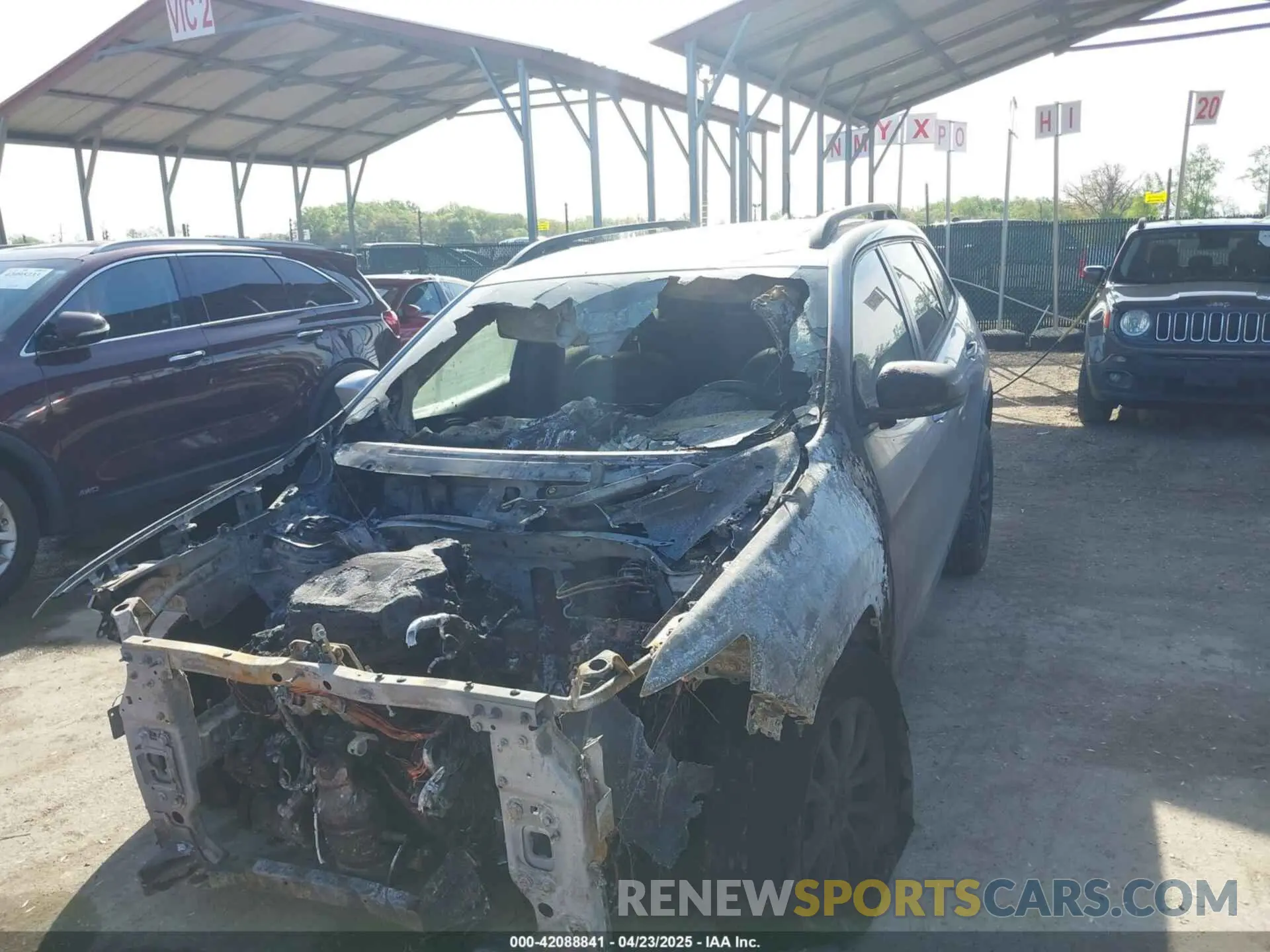 6 Photograph of a damaged car 1C4PJMLX0KD447094 JEEP CHEROKEE 2019