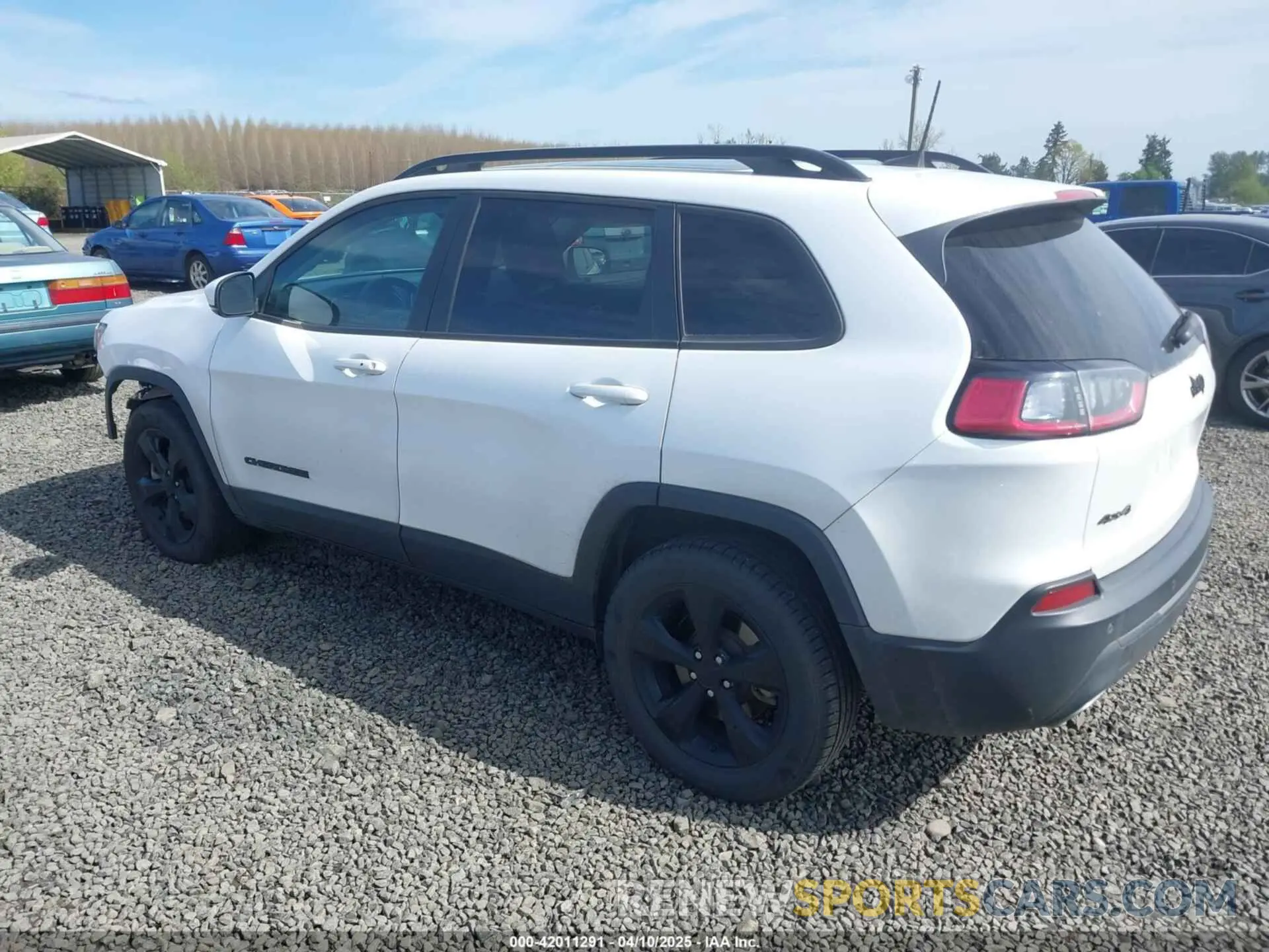 3 Photograph of a damaged car 1C4PJMLX2KD432659 JEEP CHEROKEE 2019