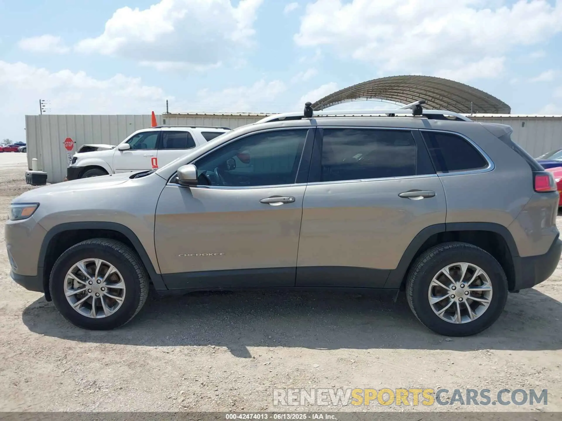 14 Photograph of a damaged car 1C4PJMLX3KD105008 JEEP CHEROKEE 2019