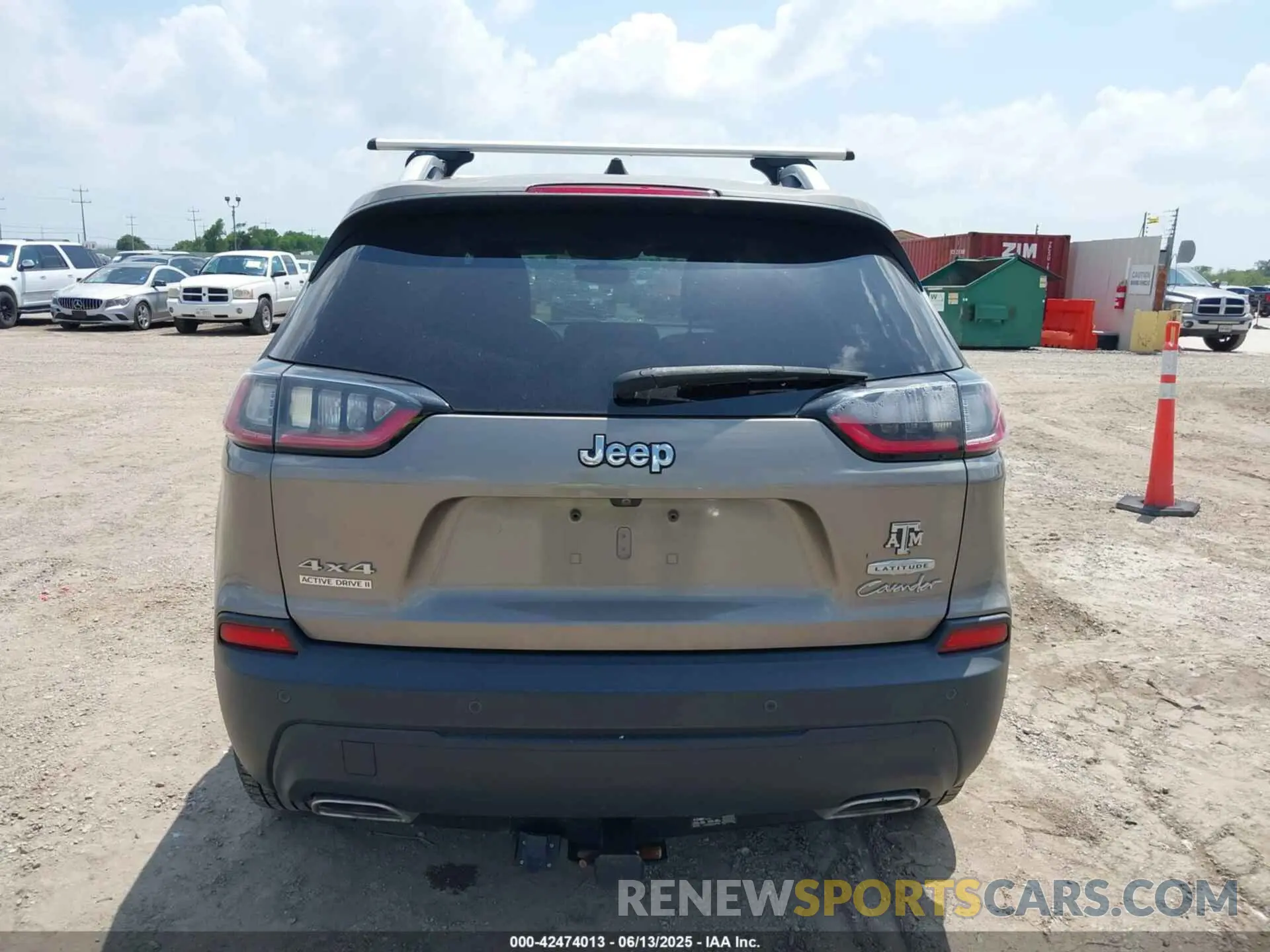 16 Photograph of a damaged car 1C4PJMLX3KD105008 JEEP CHEROKEE 2019