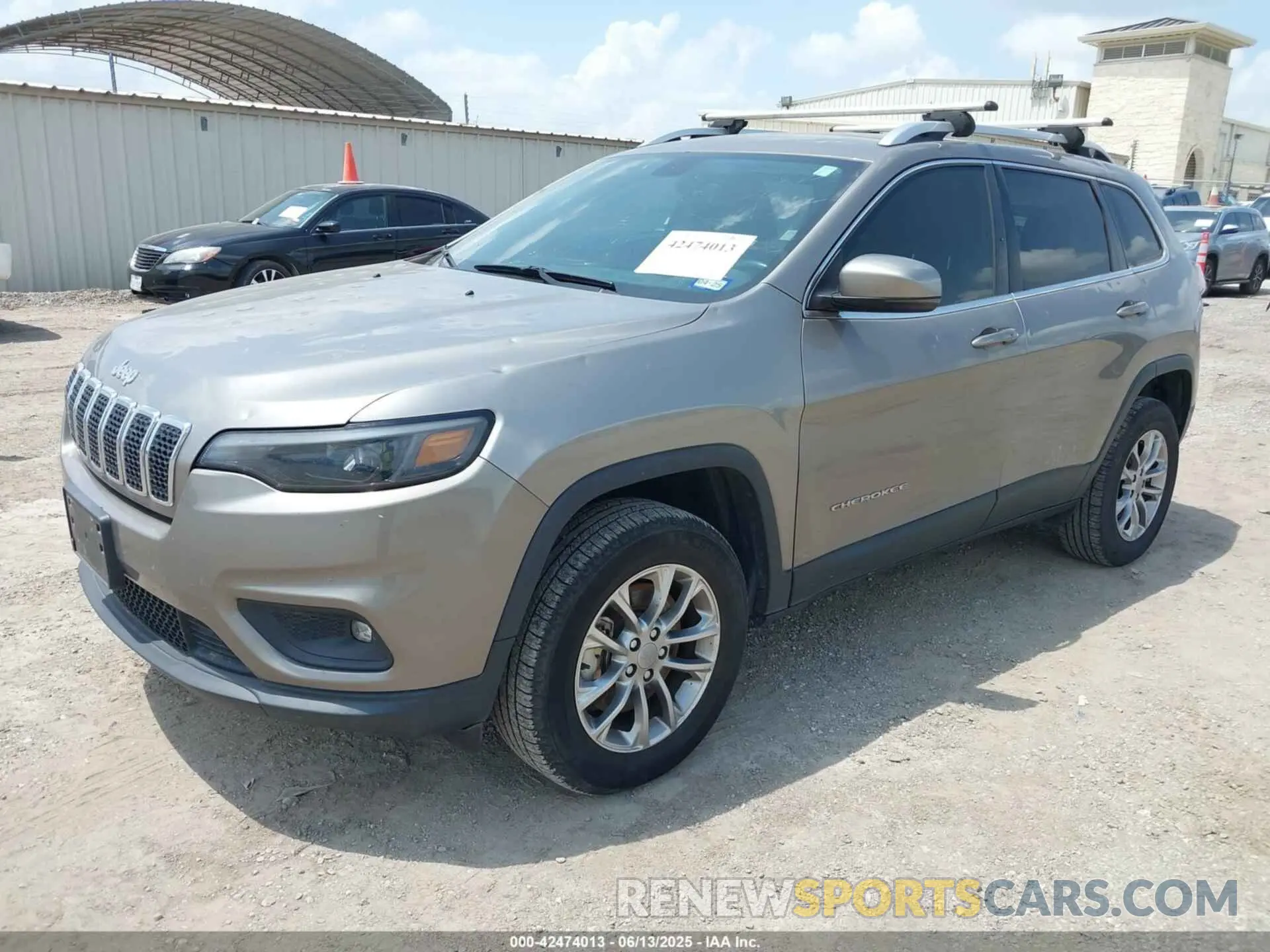 2 Photograph of a damaged car 1C4PJMLX3KD105008 JEEP CHEROKEE 2019
