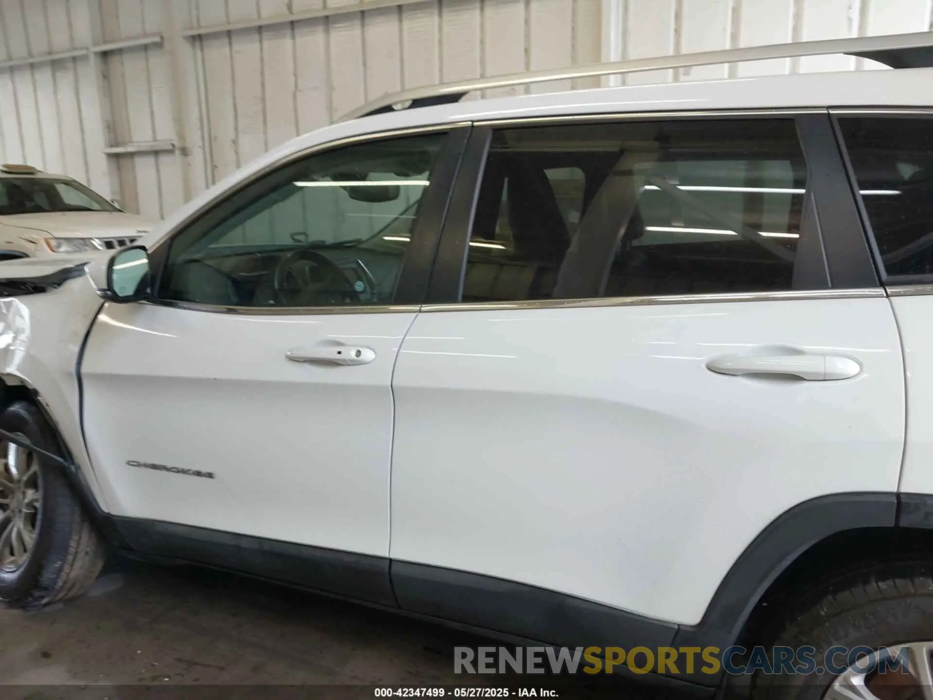 14 Photograph of a damaged car 1C4PJMLX3KD224550 JEEP CHEROKEE 2019