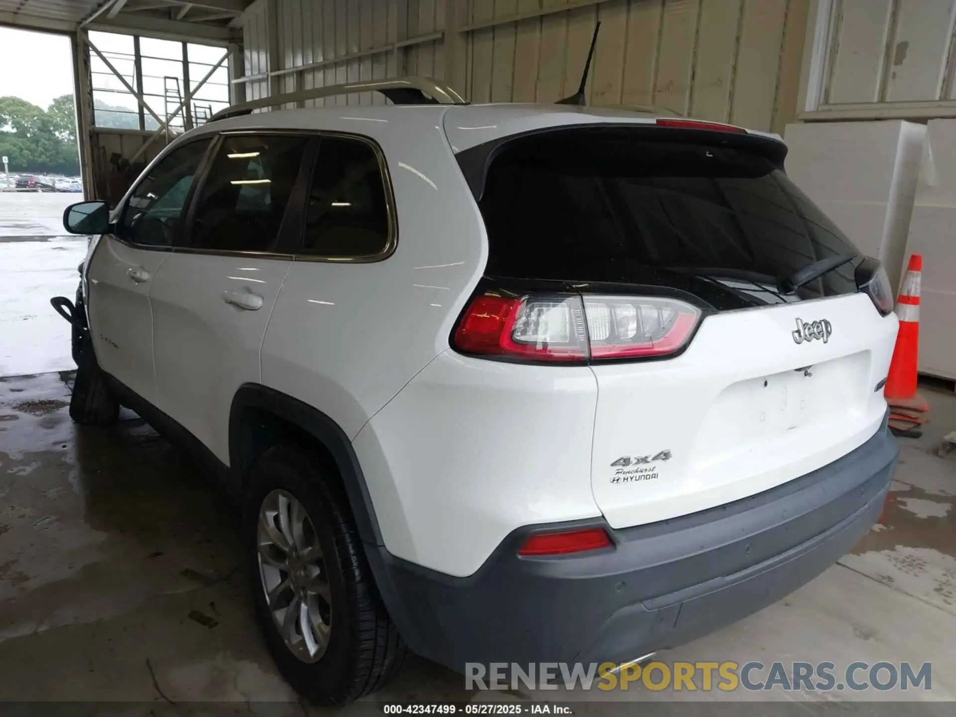 3 Photograph of a damaged car 1C4PJMLX3KD224550 JEEP CHEROKEE 2019