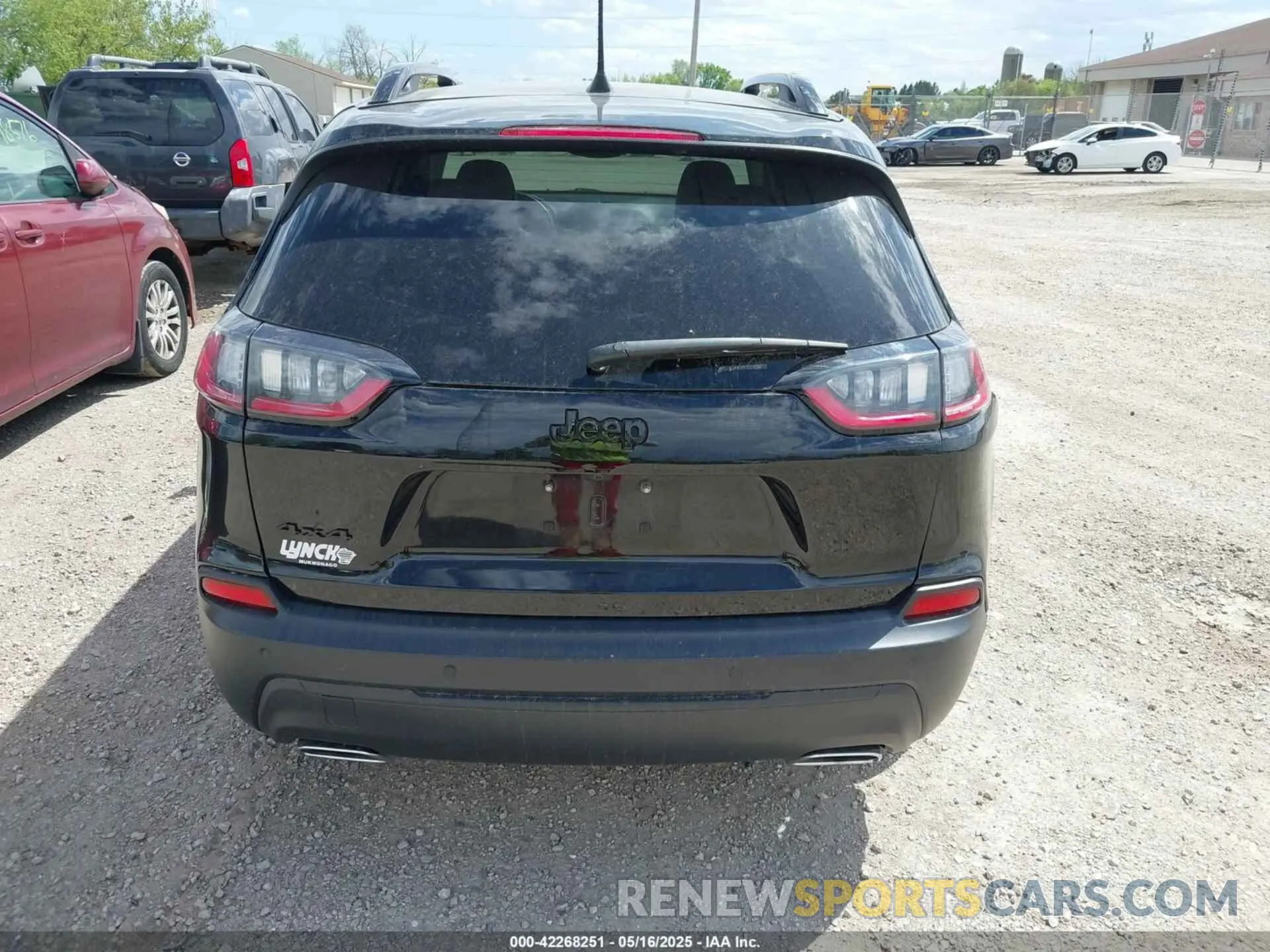 16 Photograph of a damaged car 1C4PJMLX3KD382922 JEEP CHEROKEE 2019
