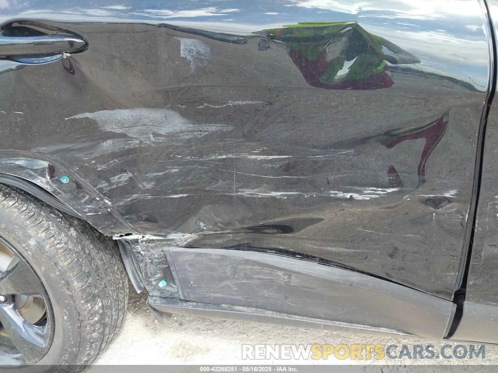 17 Photograph of a damaged car 1C4PJMLX3KD382922 JEEP CHEROKEE 2019