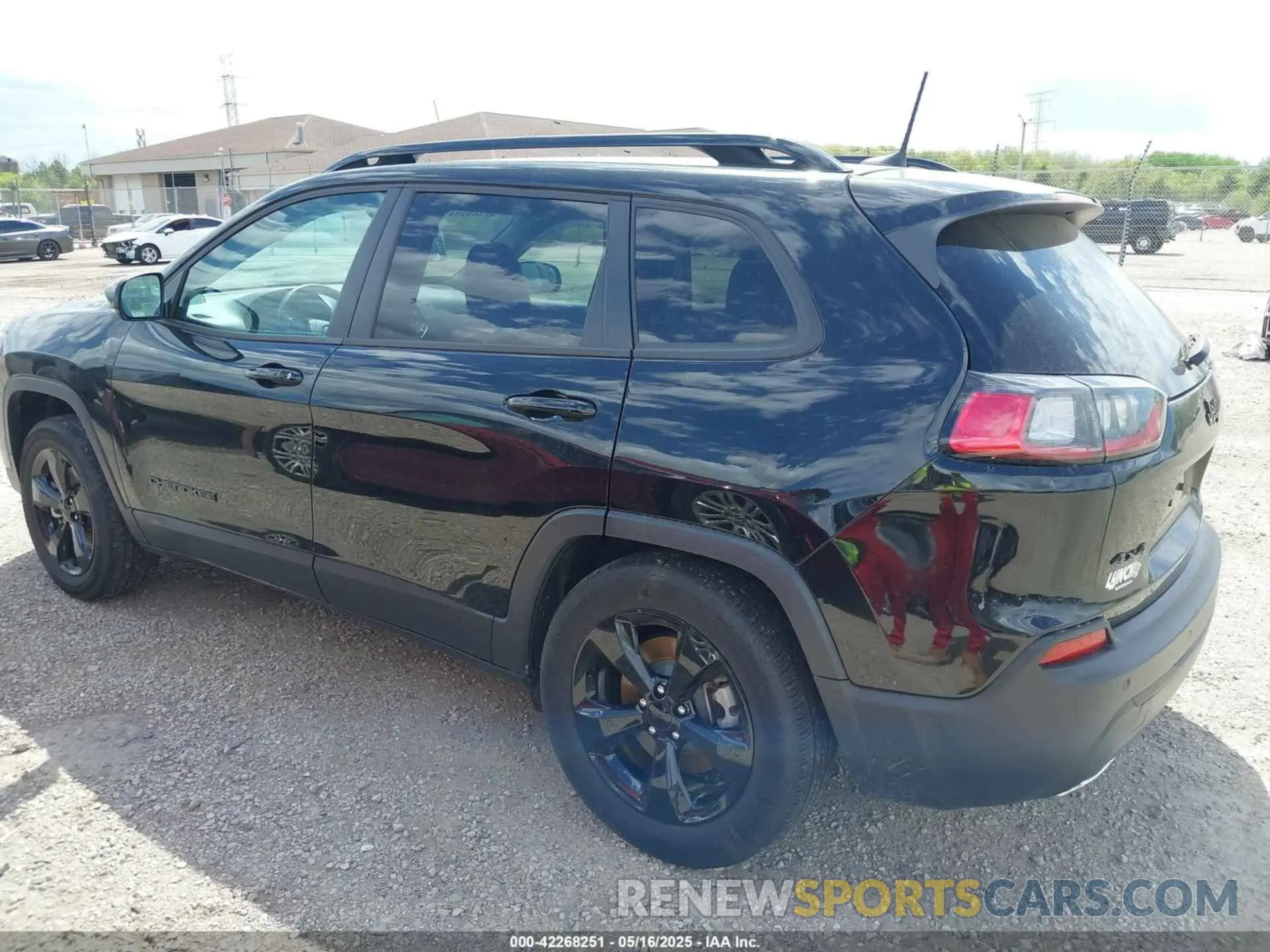 3 Photograph of a damaged car 1C4PJMLX3KD382922 JEEP CHEROKEE 2019