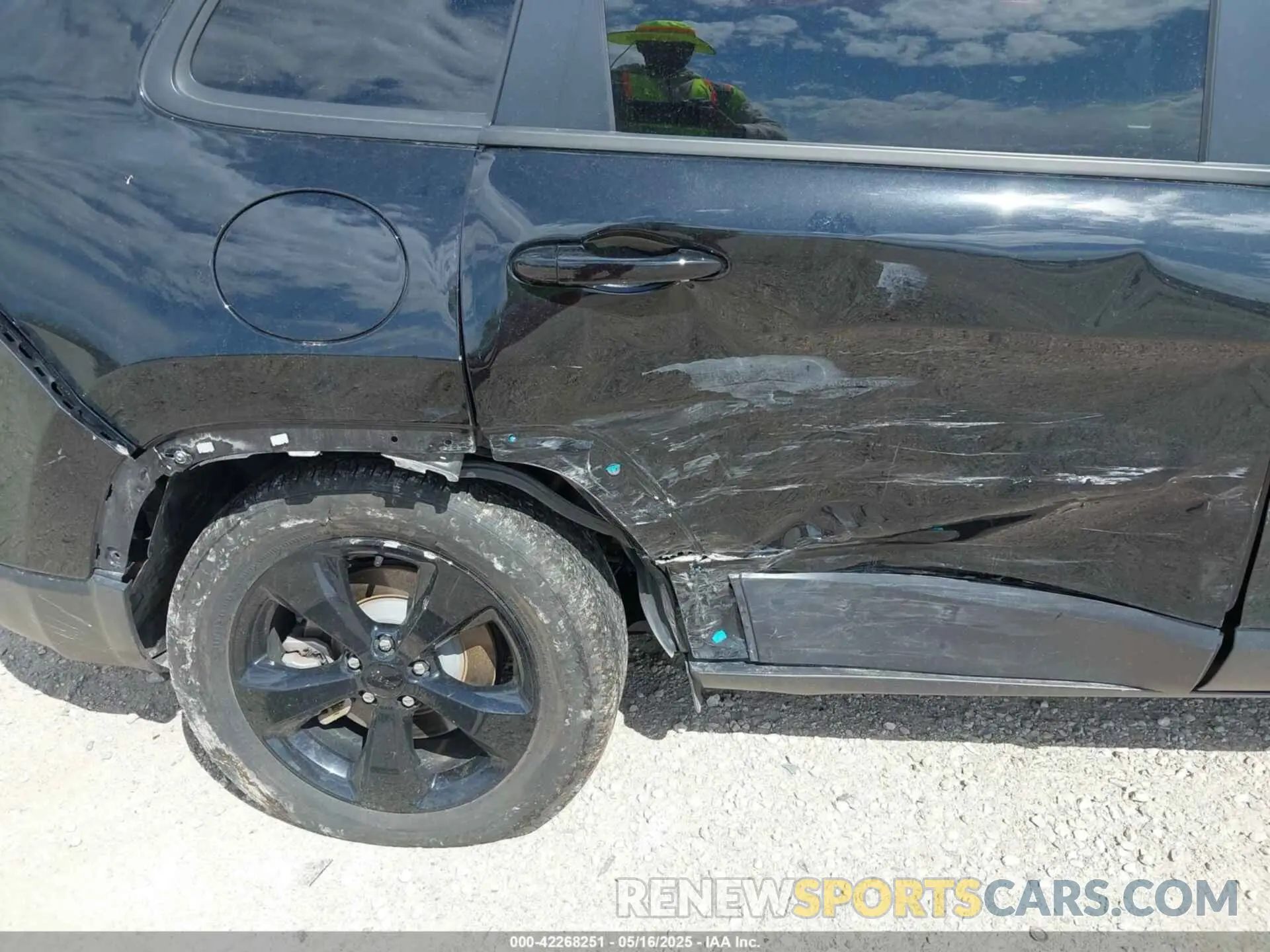 6 Photograph of a damaged car 1C4PJMLX3KD382922 JEEP CHEROKEE 2019