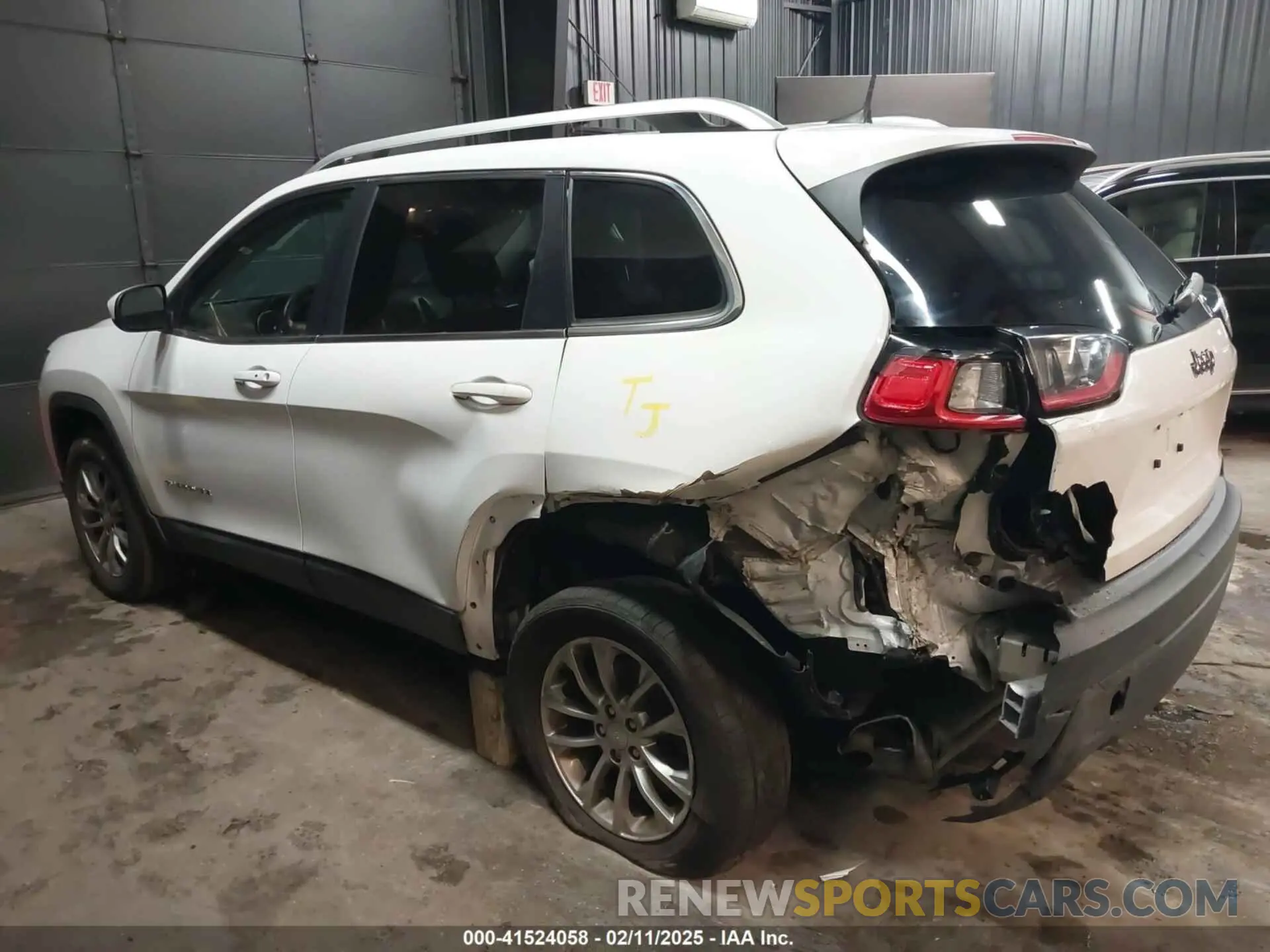 6 Photograph of a damaged car 1C4PJMLX4KD232091 JEEP CHEROKEE 2019