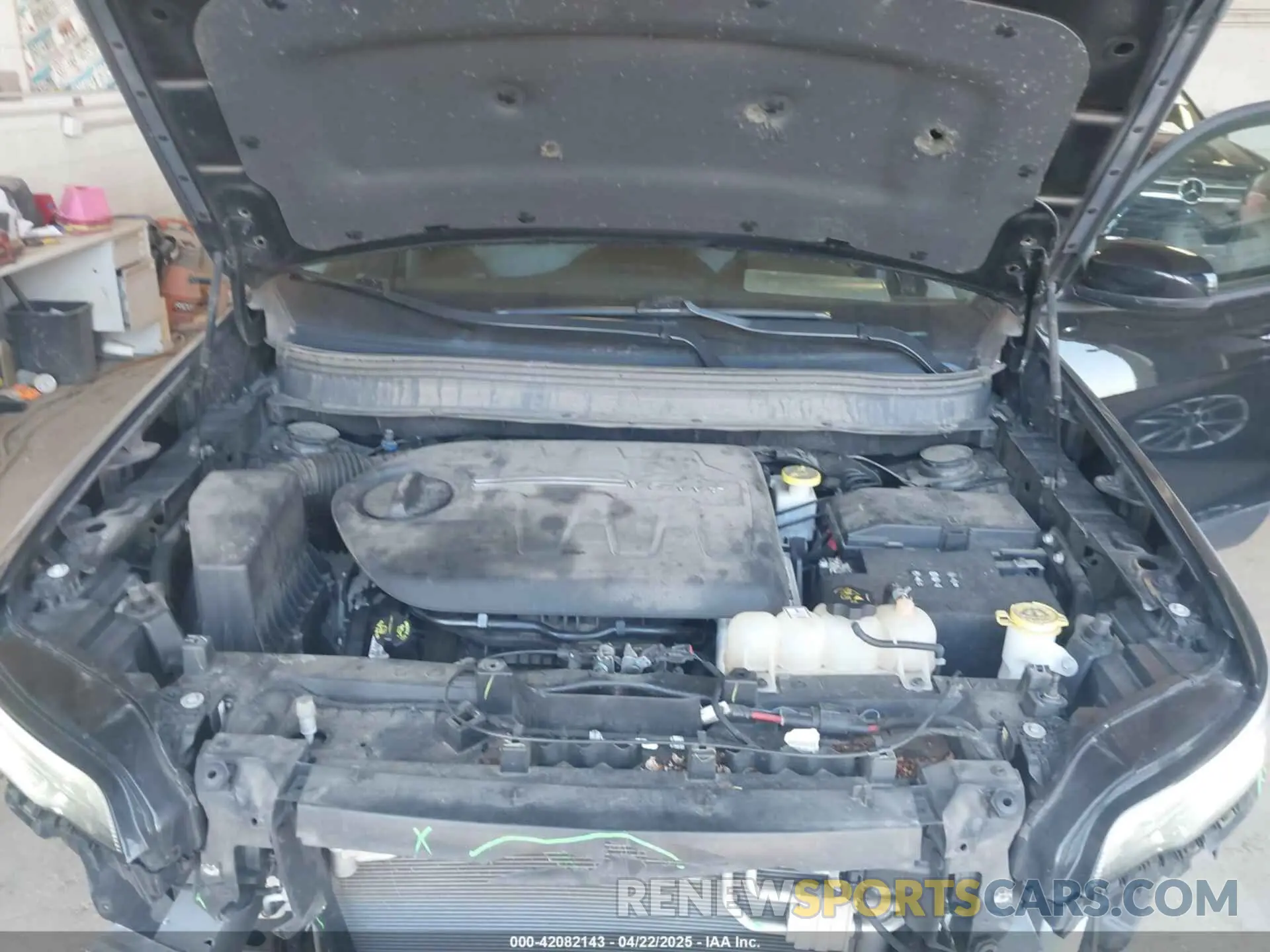 10 Photograph of a damaged car 1C4PJMLX5KD307137 JEEP CHEROKEE 2019