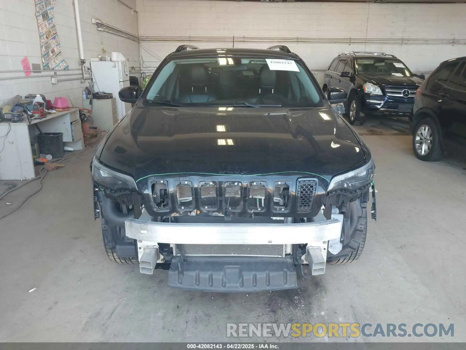 12 Photograph of a damaged car 1C4PJMLX5KD307137 JEEP CHEROKEE 2019
