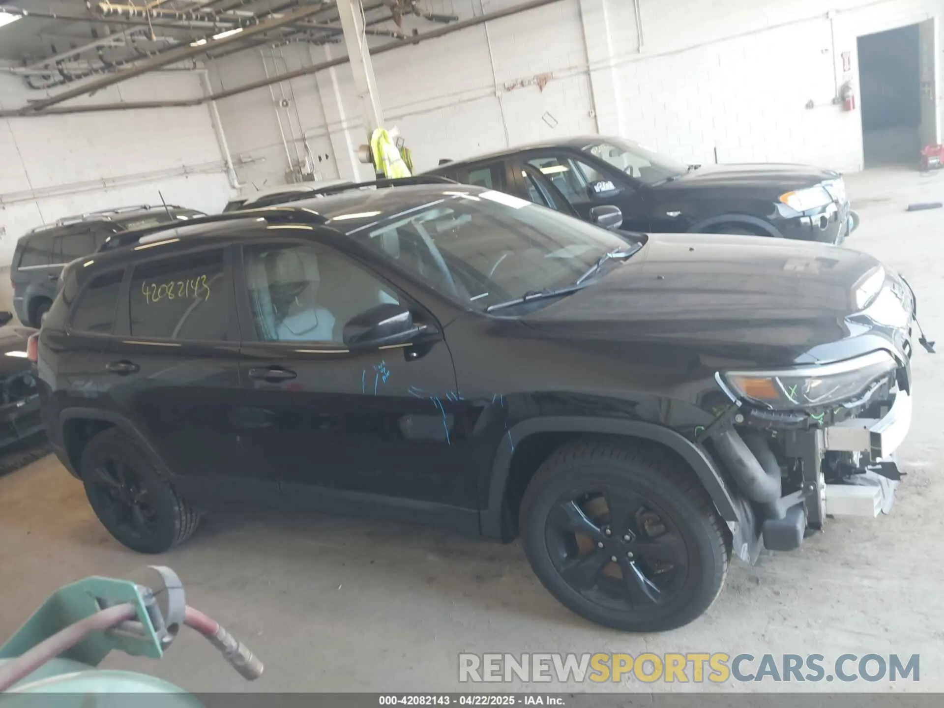 13 Photograph of a damaged car 1C4PJMLX5KD307137 JEEP CHEROKEE 2019