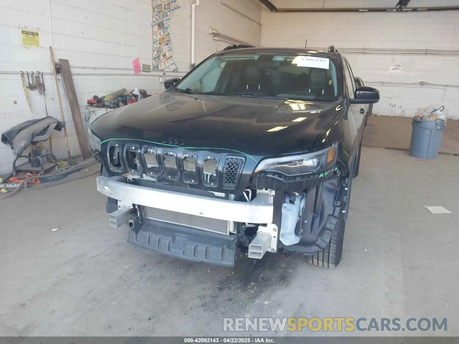 6 Photograph of a damaged car 1C4PJMLX5KD307137 JEEP CHEROKEE 2019