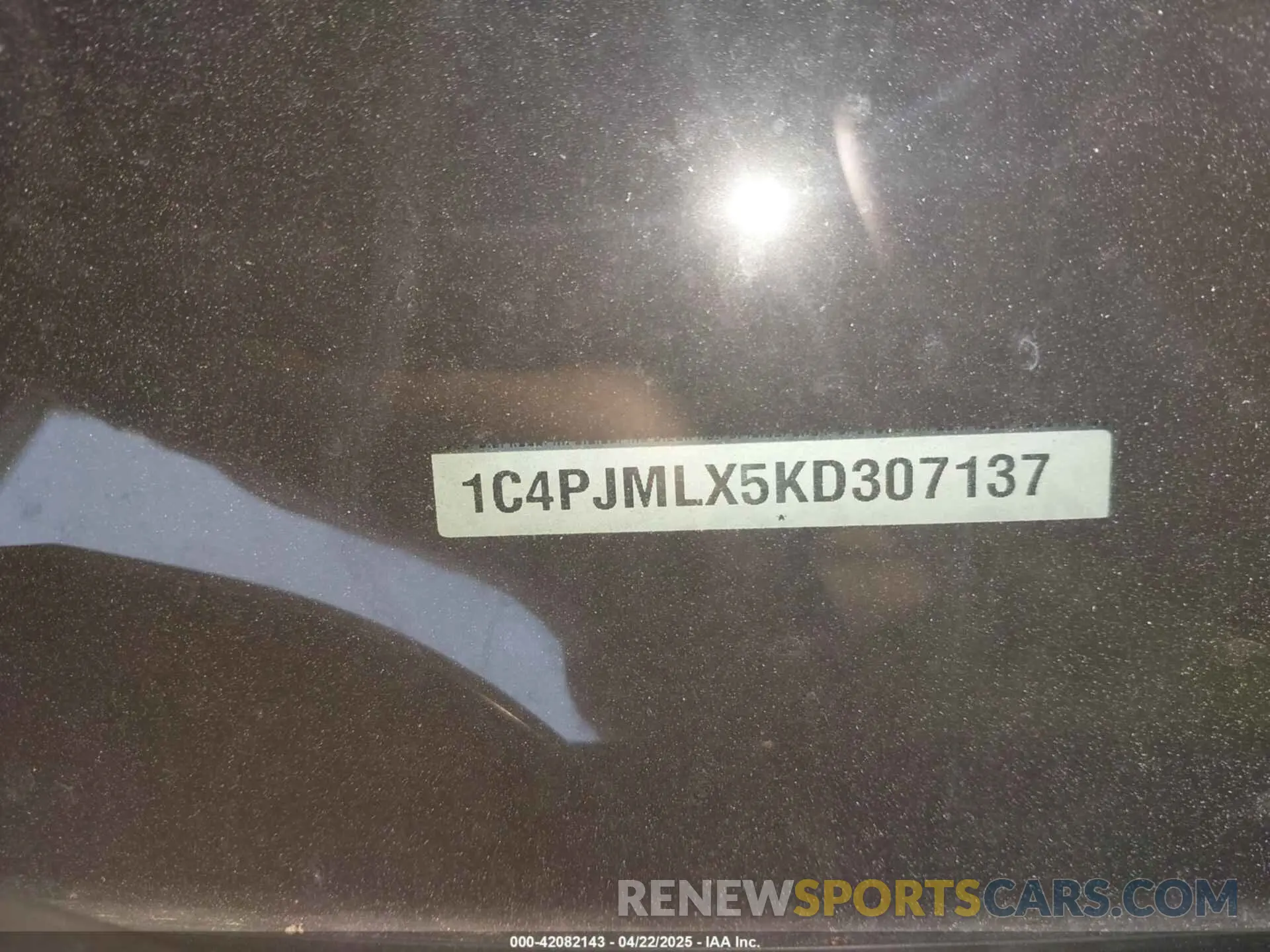 9 Photograph of a damaged car 1C4PJMLX5KD307137 JEEP CHEROKEE 2019