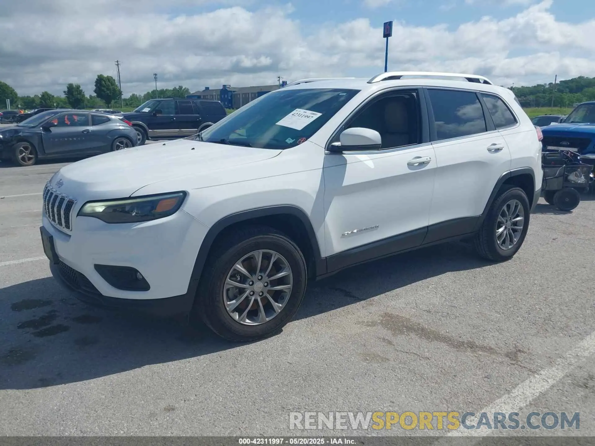 2 Photograph of a damaged car 1C4PJMLX5KD471438 JEEP CHEROKEE 2019