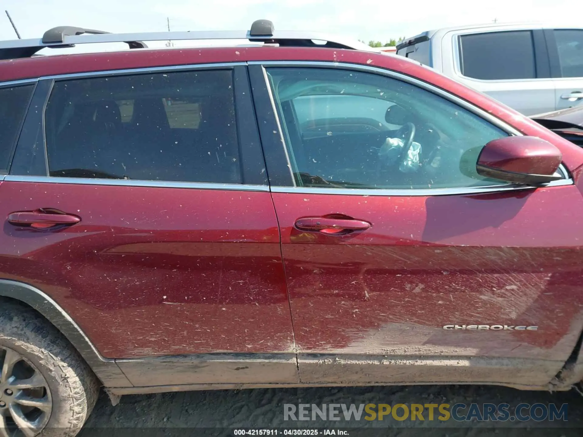 13 Photograph of a damaged car 1C4PJMLX7KD252805 JEEP CHEROKEE 2019