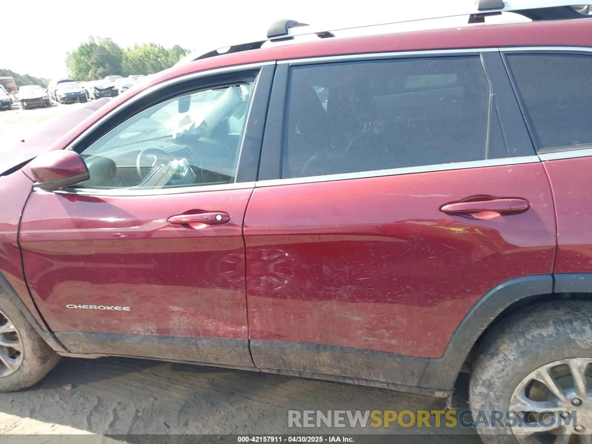 14 Photograph of a damaged car 1C4PJMLX7KD252805 JEEP CHEROKEE 2019