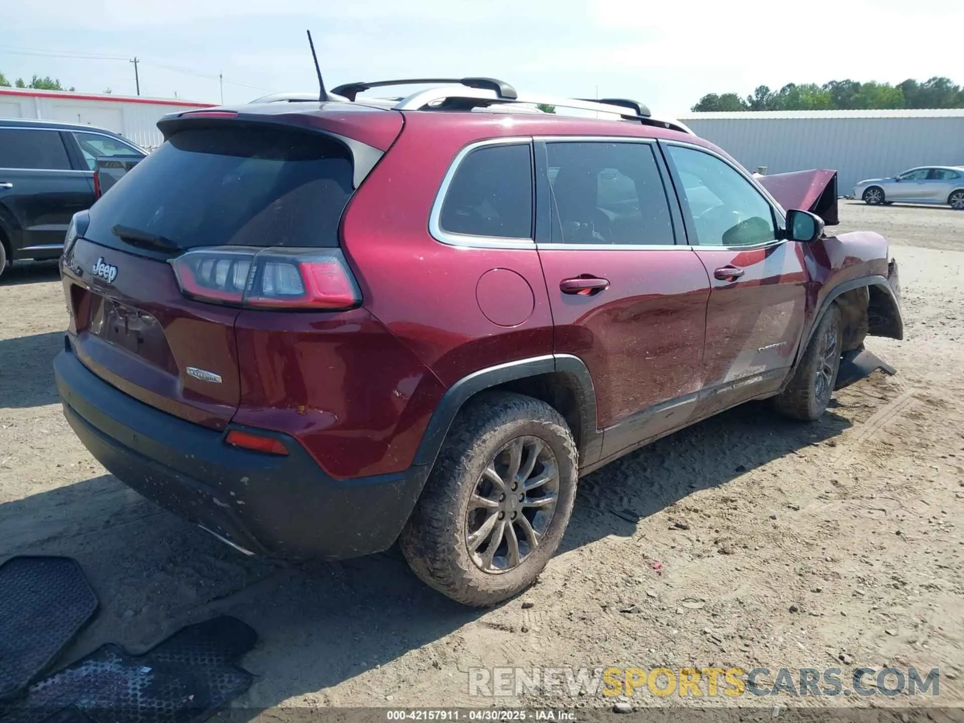 4 Photograph of a damaged car 1C4PJMLX7KD252805 JEEP CHEROKEE 2019