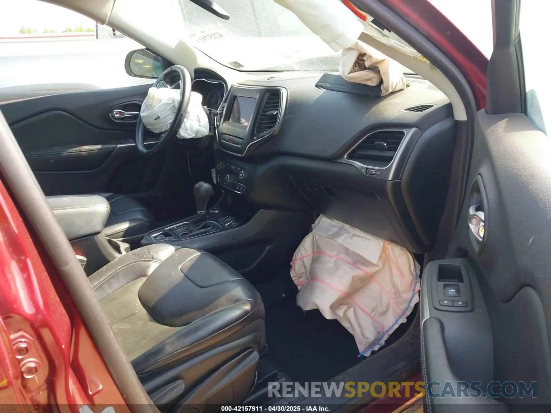 5 Photograph of a damaged car 1C4PJMLX7KD252805 JEEP CHEROKEE 2019