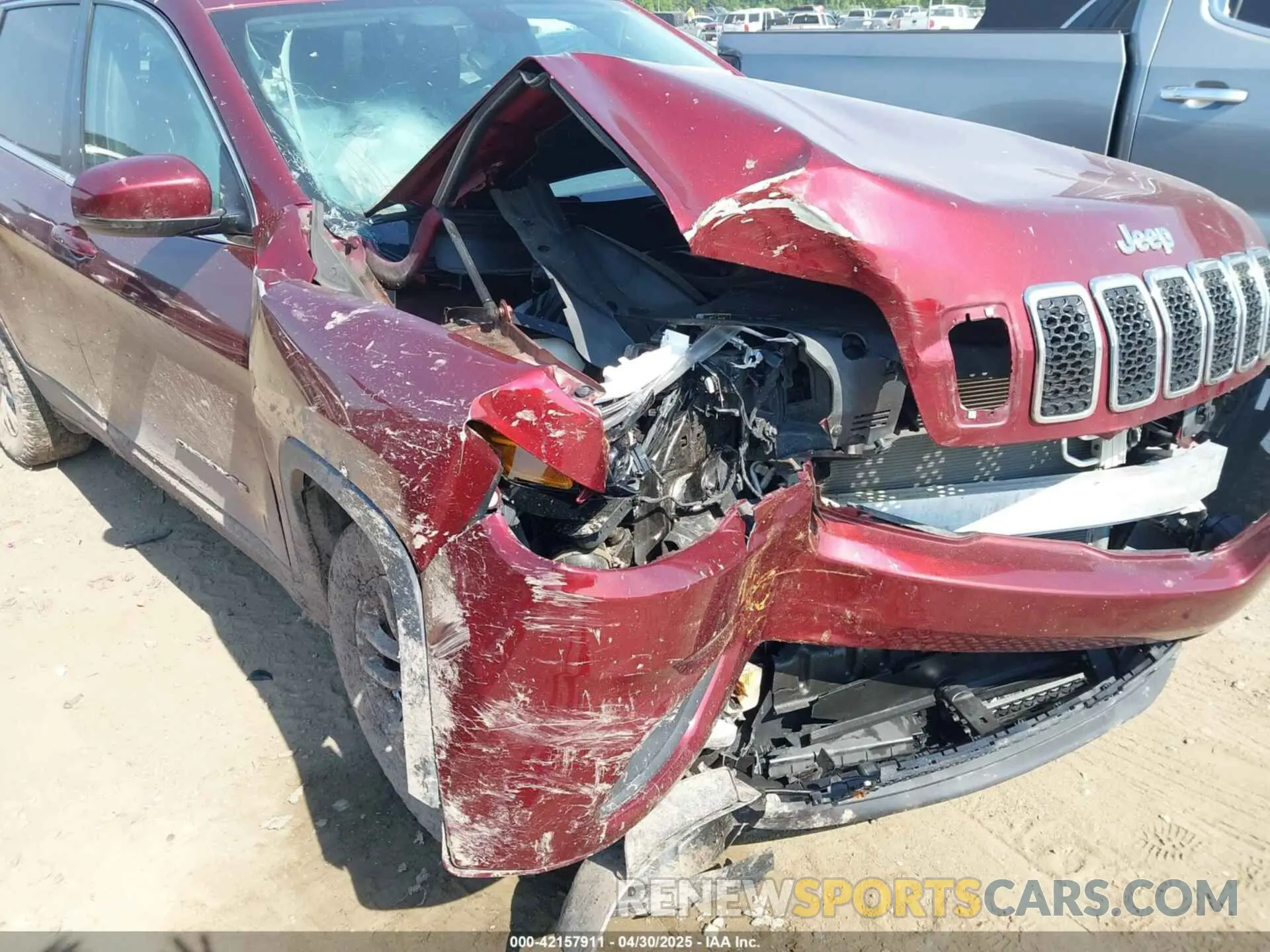 6 Photograph of a damaged car 1C4PJMLX7KD252805 JEEP CHEROKEE 2019