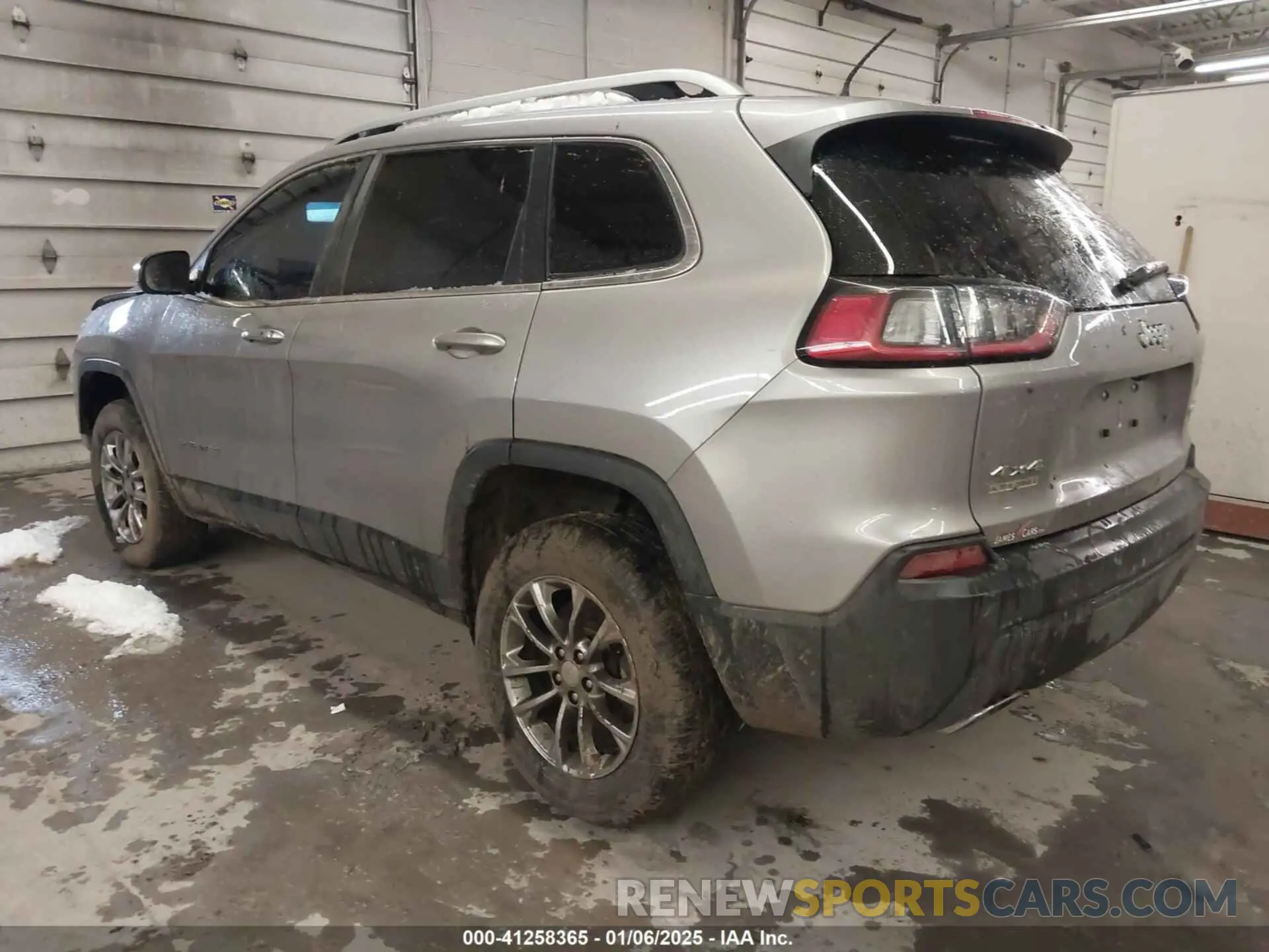 3 Photograph of a damaged car 1C4PJMLX8KD137307 JEEP CHEROKEE 2019