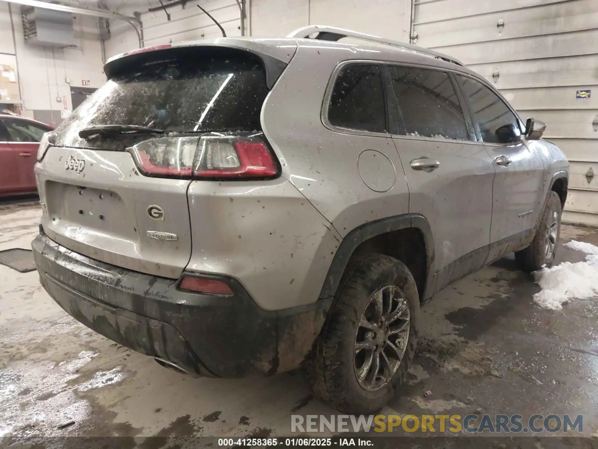 4 Photograph of a damaged car 1C4PJMLX8KD137307 JEEP CHEROKEE 2019