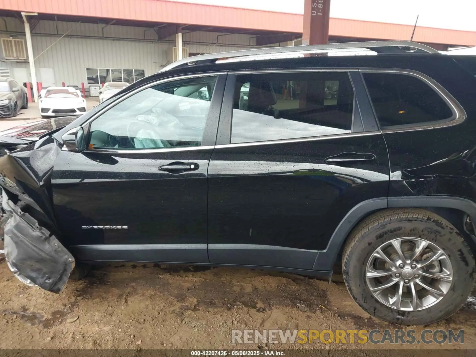 13 Photograph of a damaged car 1C4PJMLX8KD267426 JEEP CHEROKEE 2019