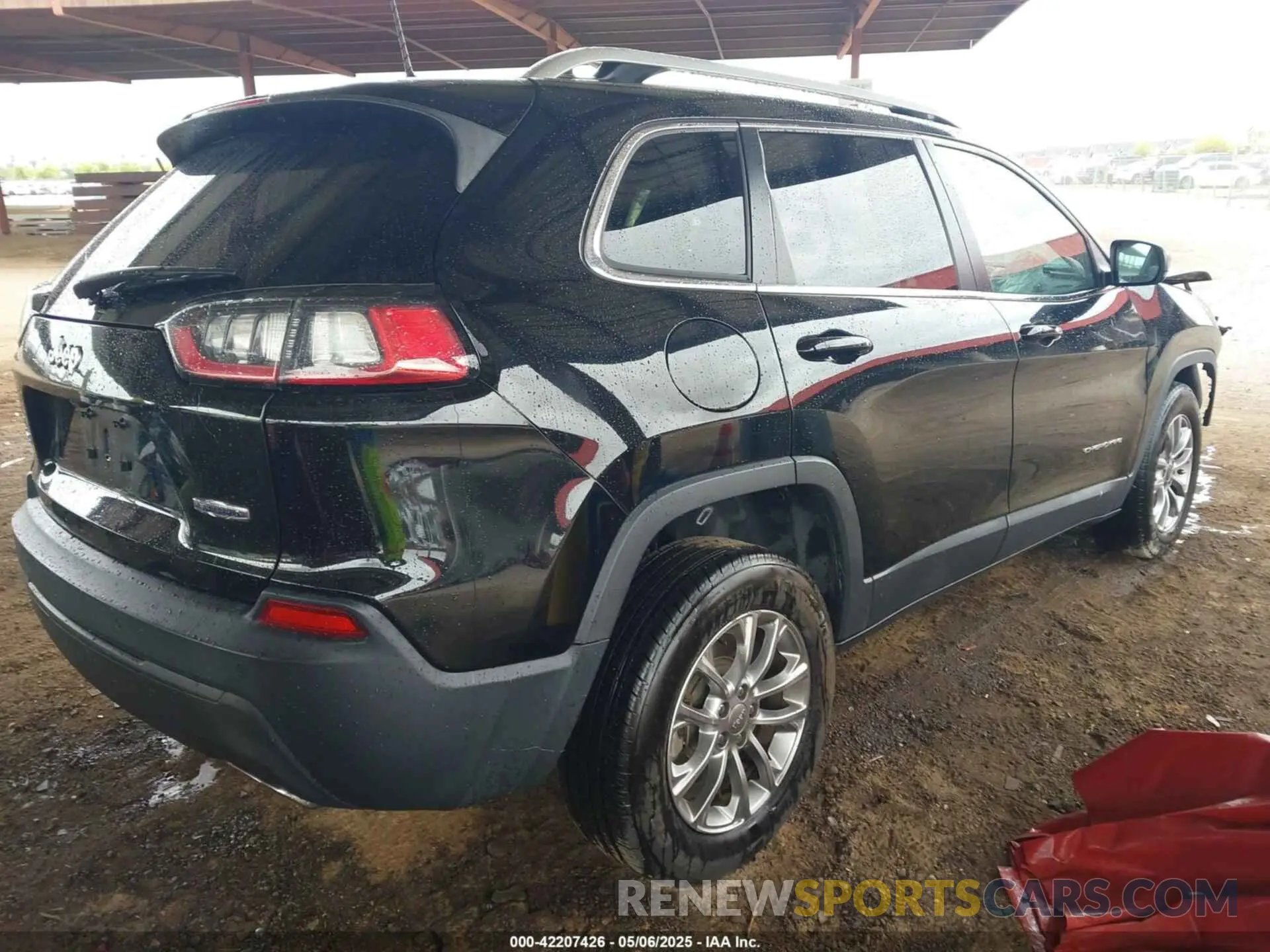 4 Photograph of a damaged car 1C4PJMLX8KD267426 JEEP CHEROKEE 2019
