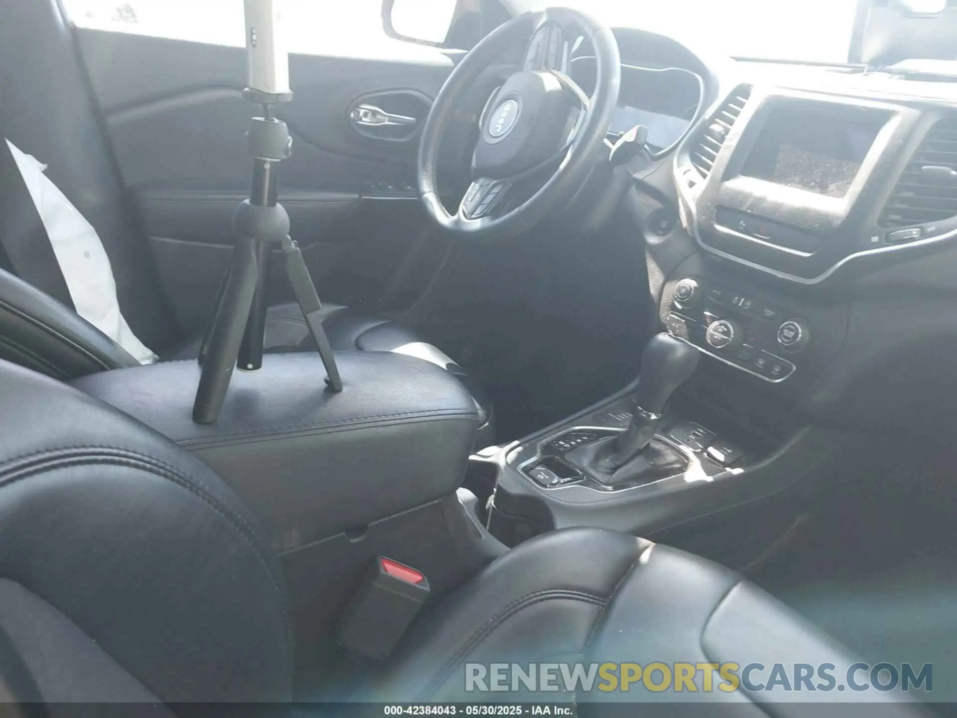 5 Photograph of a damaged car 1C4PJMLX8KD432780 JEEP CHEROKEE 2019