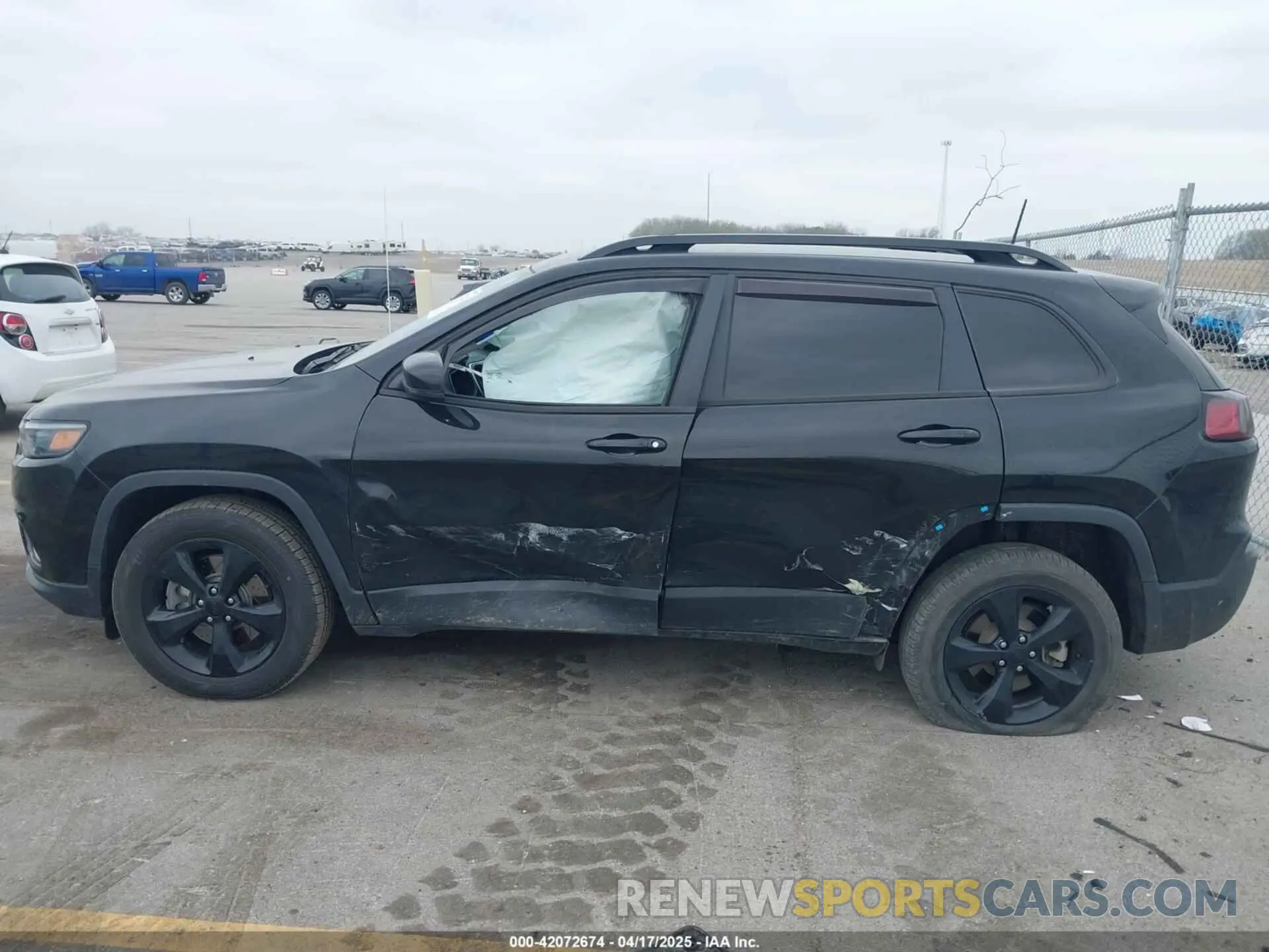 14 Photograph of a damaged car 1C4PJMLX8KD484071 JEEP CHEROKEE 2019