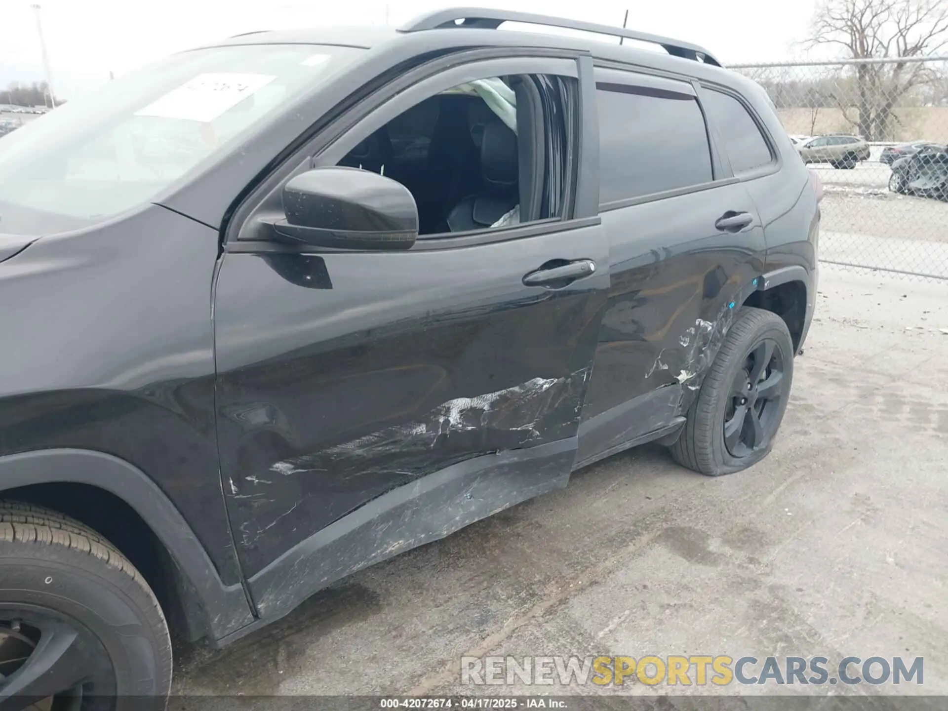 6 Photograph of a damaged car 1C4PJMLX8KD484071 JEEP CHEROKEE 2019