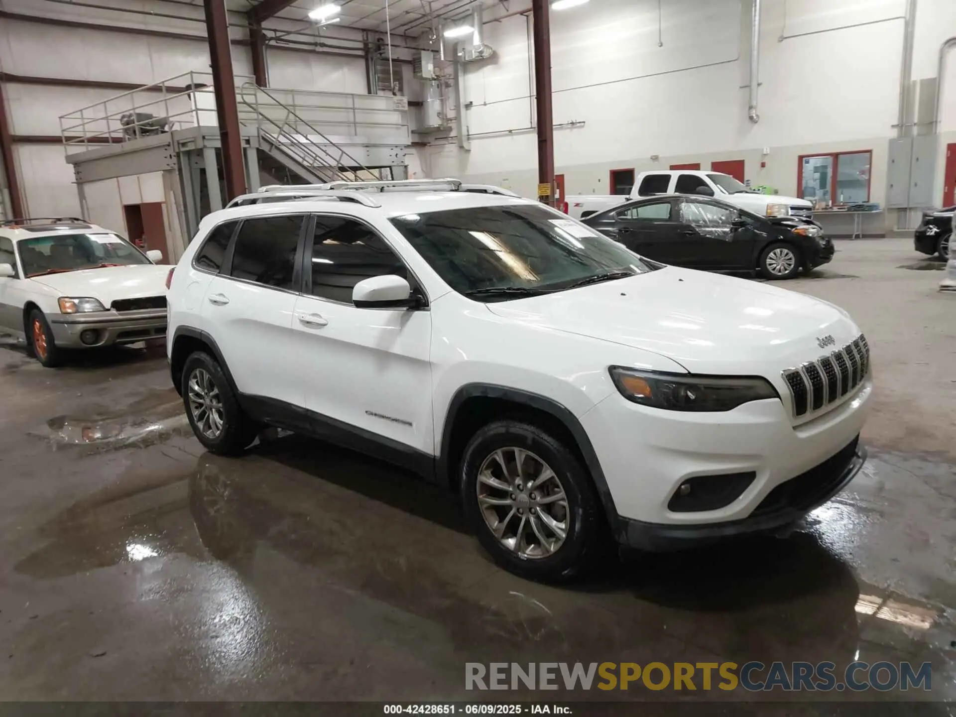 1 Photograph of a damaged car 1C4PJMLX8KD484233 JEEP CHEROKEE 2019
