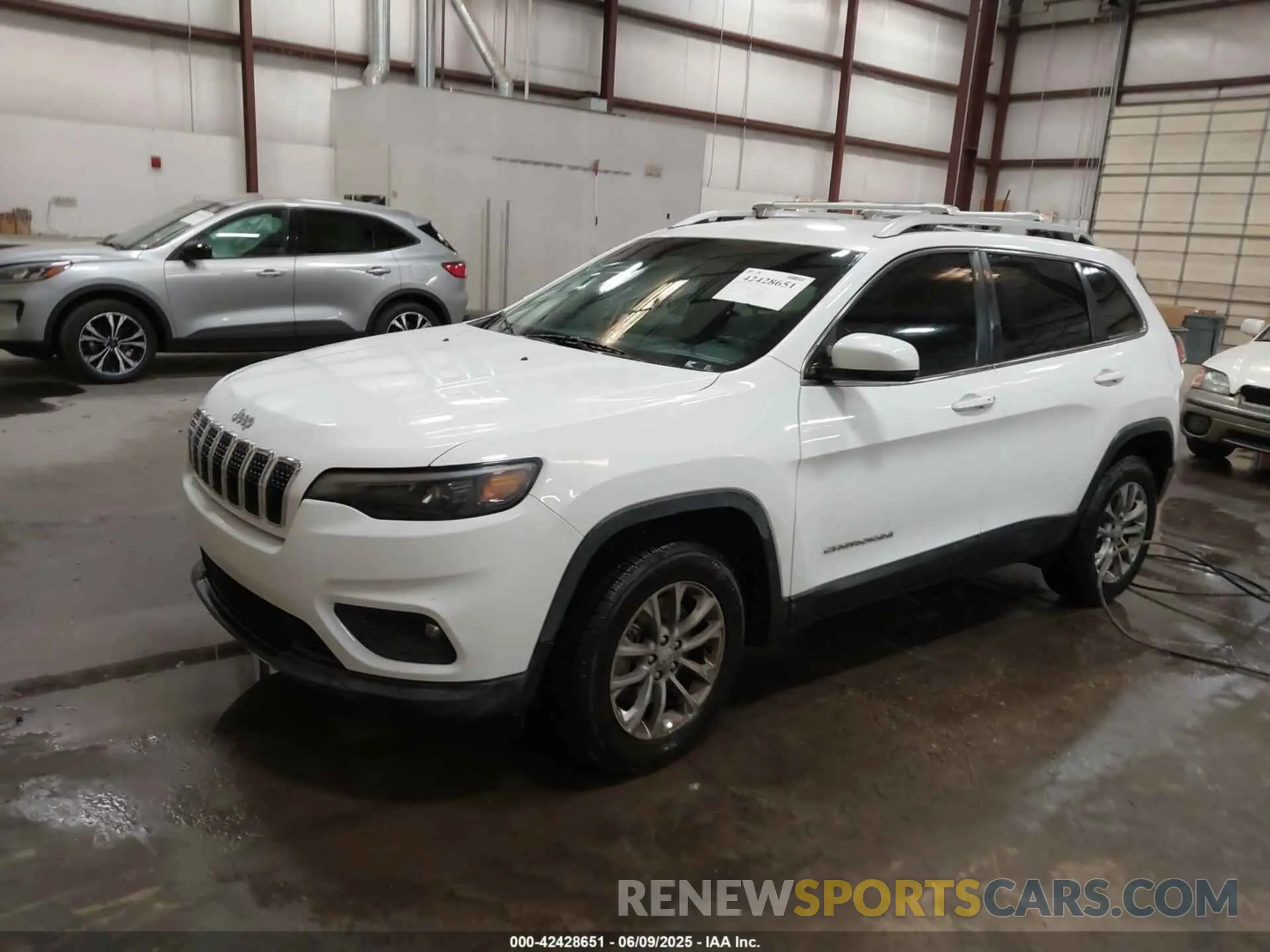 2 Photograph of a damaged car 1C4PJMLX8KD484233 JEEP CHEROKEE 2019
