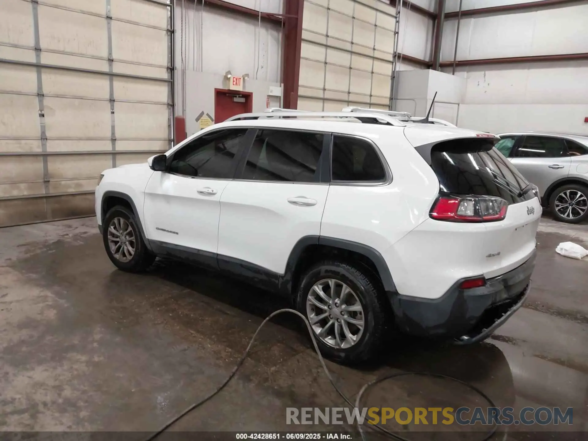 3 Photograph of a damaged car 1C4PJMLX8KD484233 JEEP CHEROKEE 2019