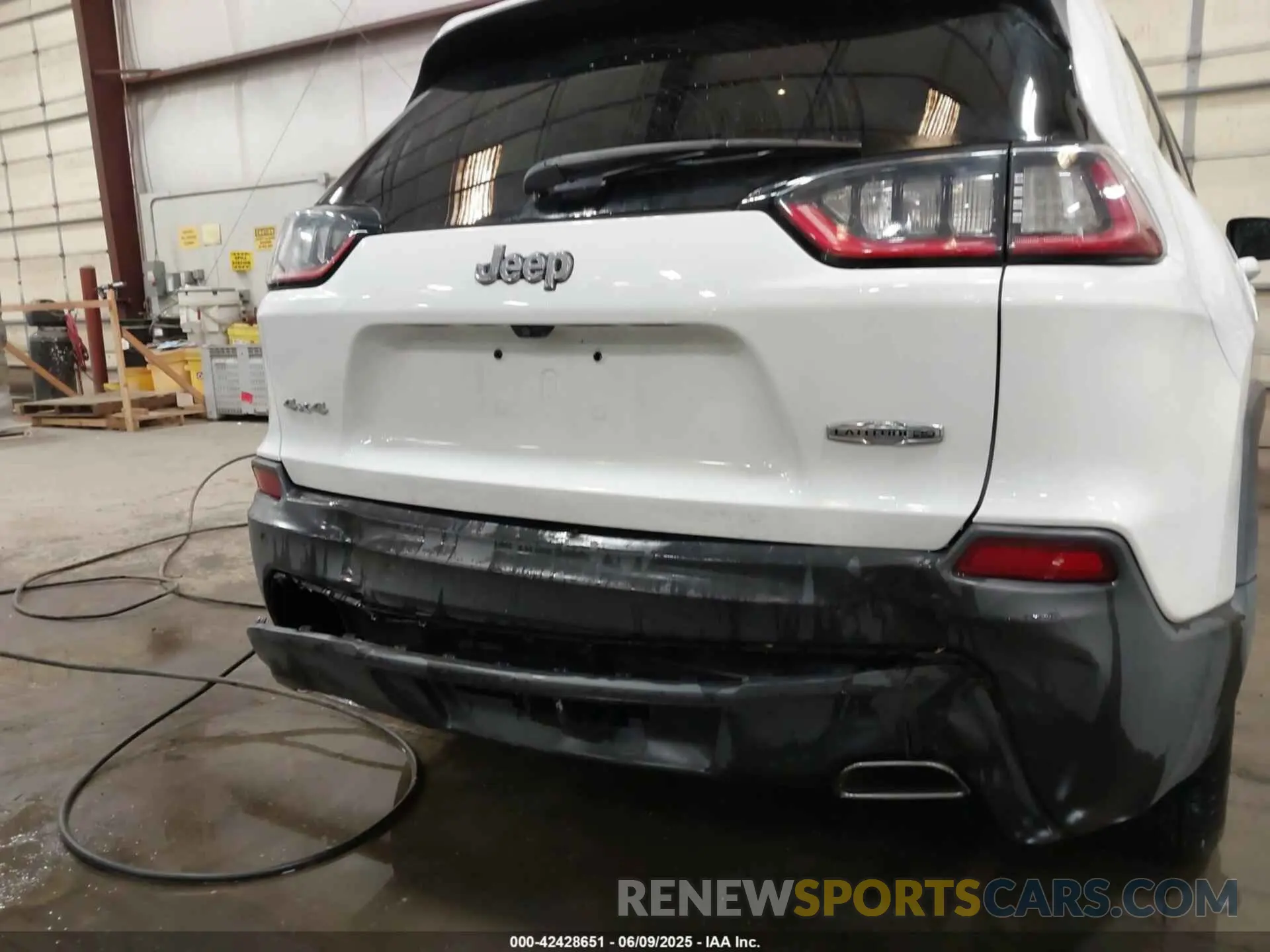6 Photograph of a damaged car 1C4PJMLX8KD484233 JEEP CHEROKEE 2019