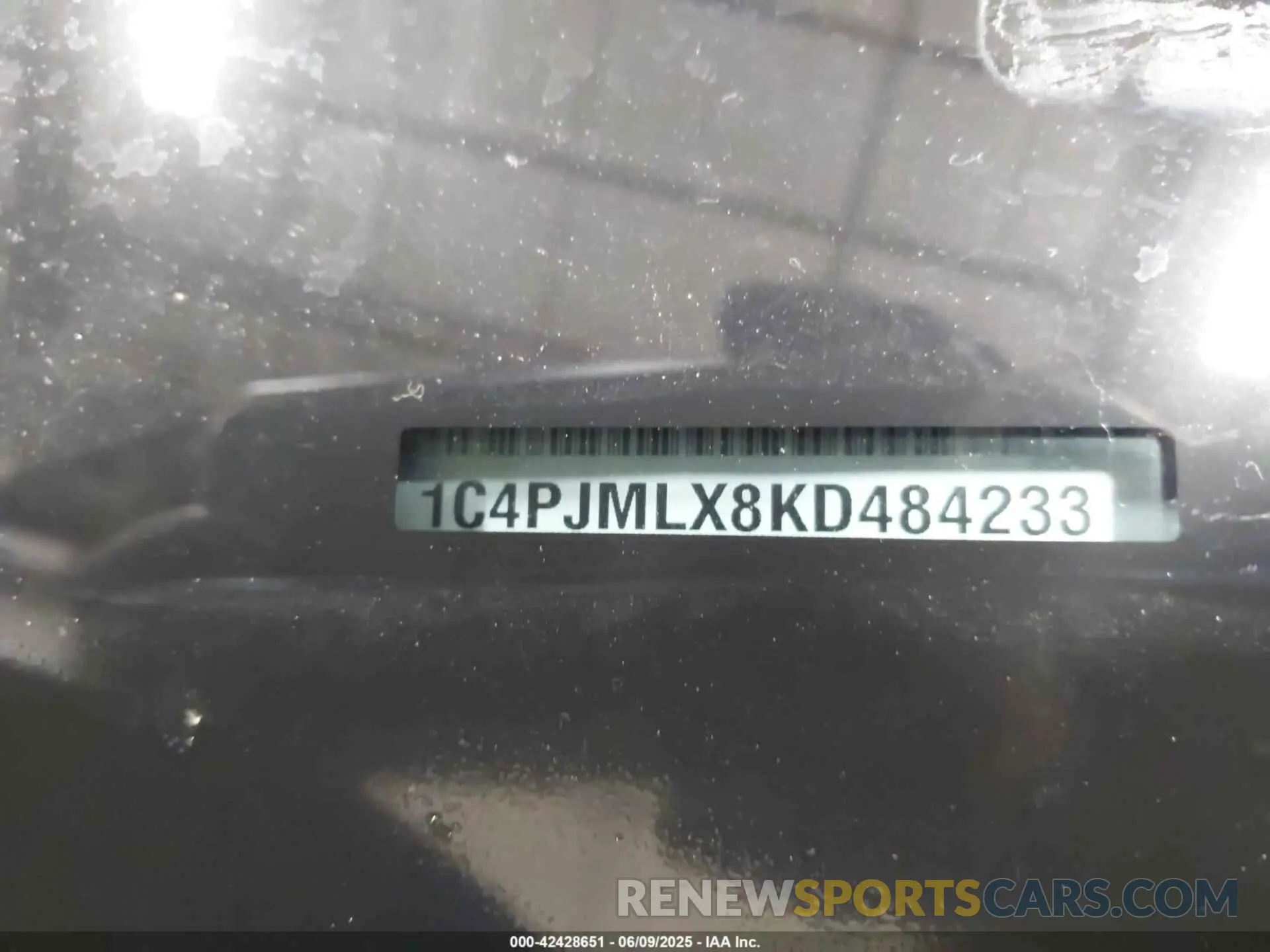 9 Photograph of a damaged car 1C4PJMLX8KD484233 JEEP CHEROKEE 2019