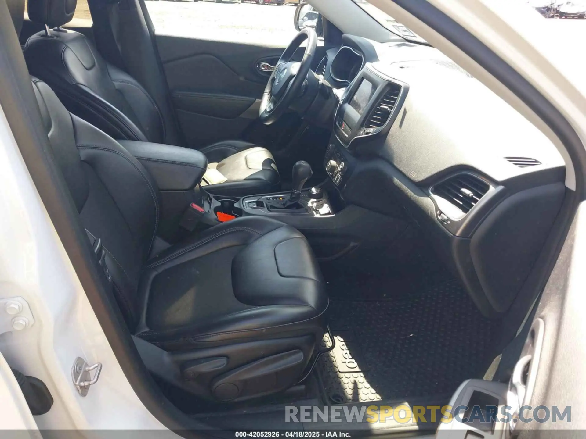 5 Photograph of a damaged car 1C4PJMLXXKD107760 JEEP CHEROKEE 2019