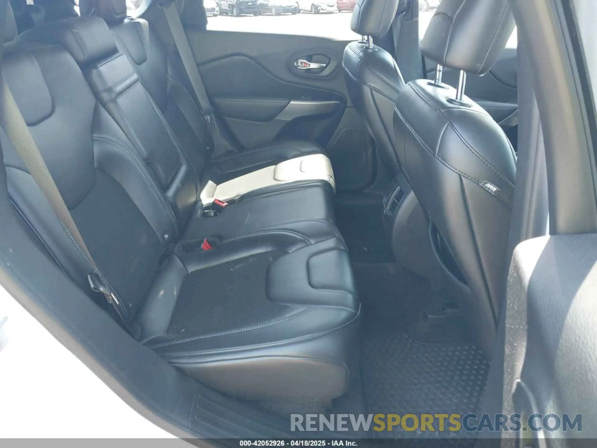 8 Photograph of a damaged car 1C4PJMLXXKD107760 JEEP CHEROKEE 2019