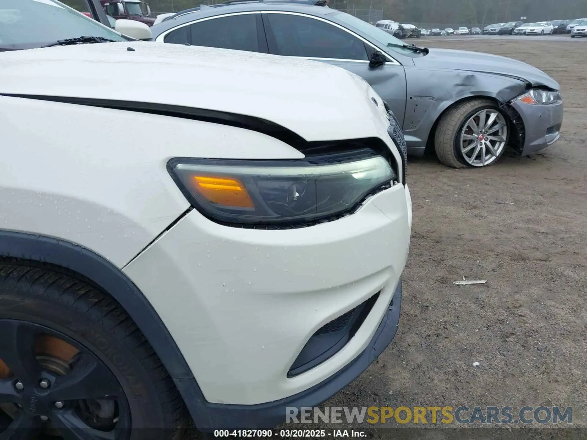 18 Photograph of a damaged car 1C4PJMLXXKD311619 JEEP CHEROKEE 2019