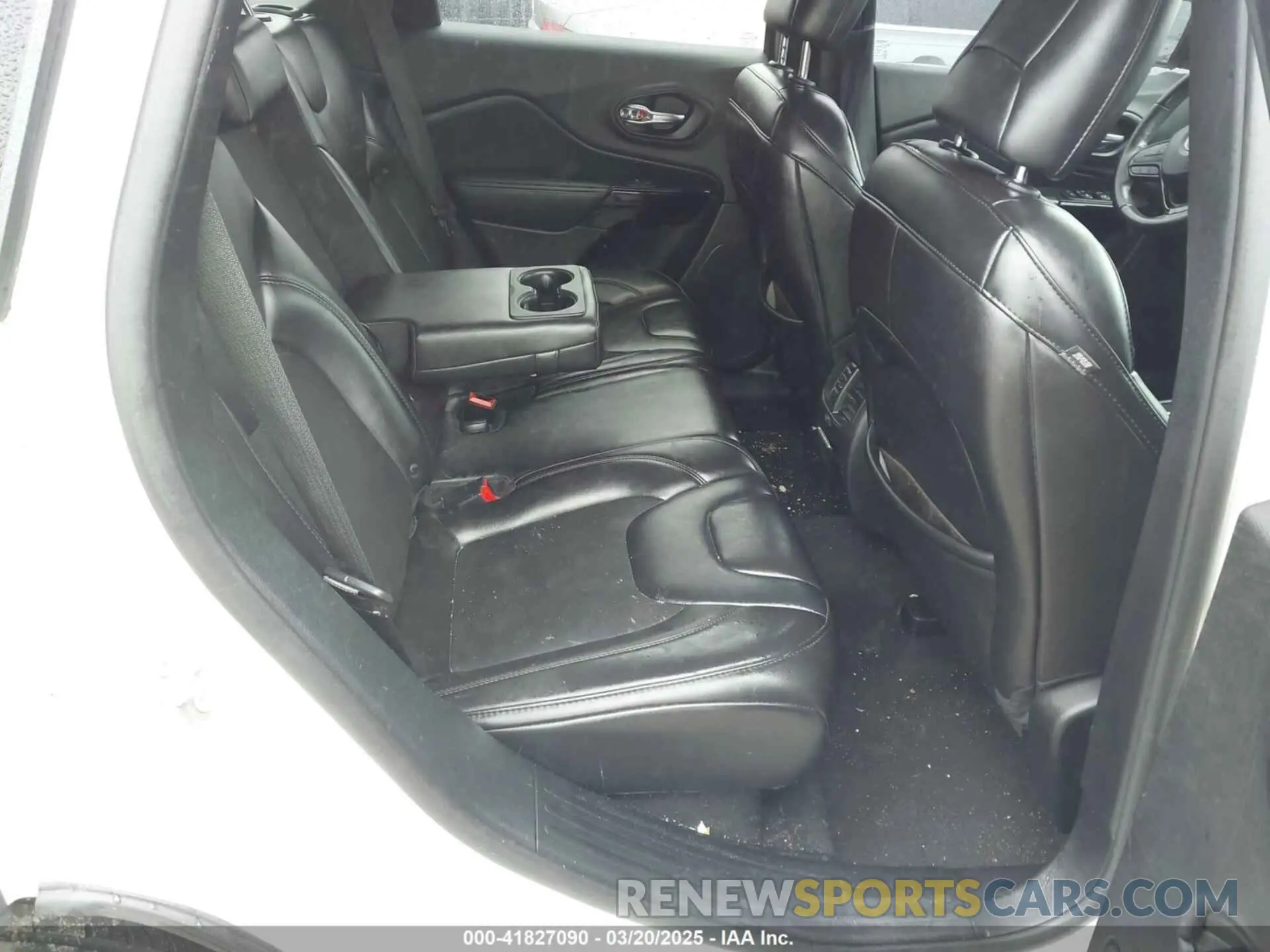 8 Photograph of a damaged car 1C4PJMLXXKD311619 JEEP CHEROKEE 2019