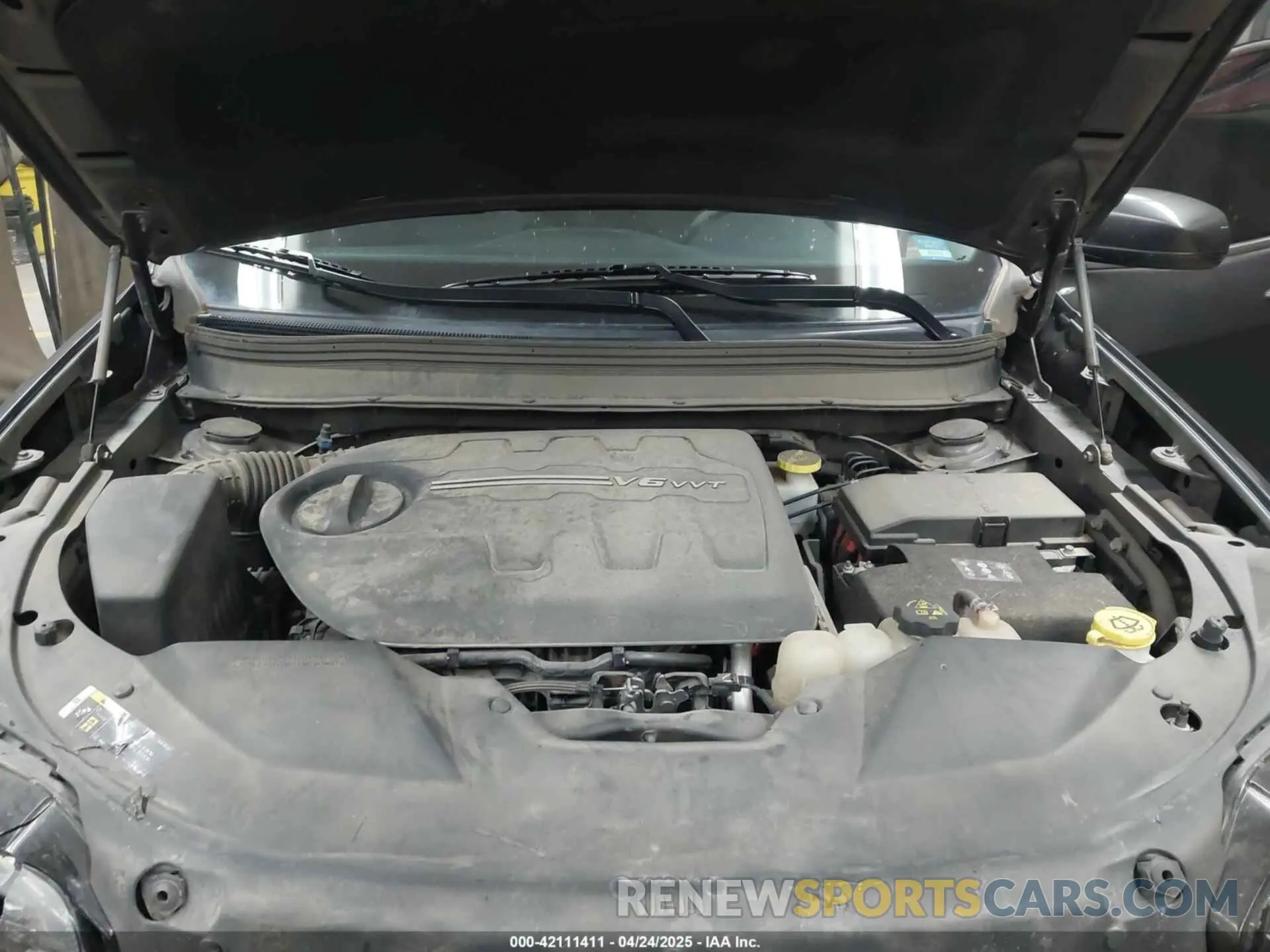 10 Photograph of a damaged car 1C4PJMLXXKD315119 JEEP CHEROKEE 2019