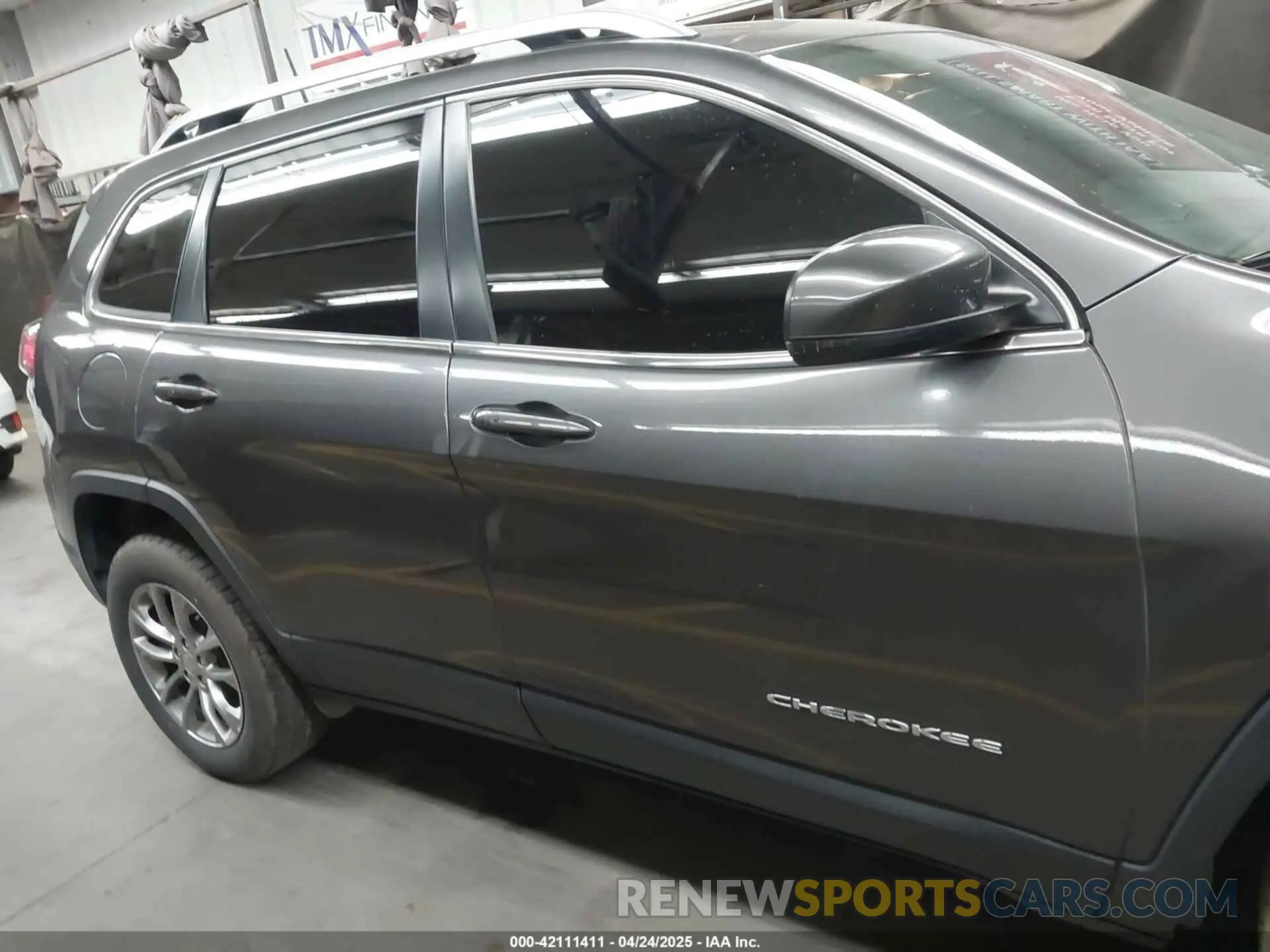 12 Photograph of a damaged car 1C4PJMLXXKD315119 JEEP CHEROKEE 2019