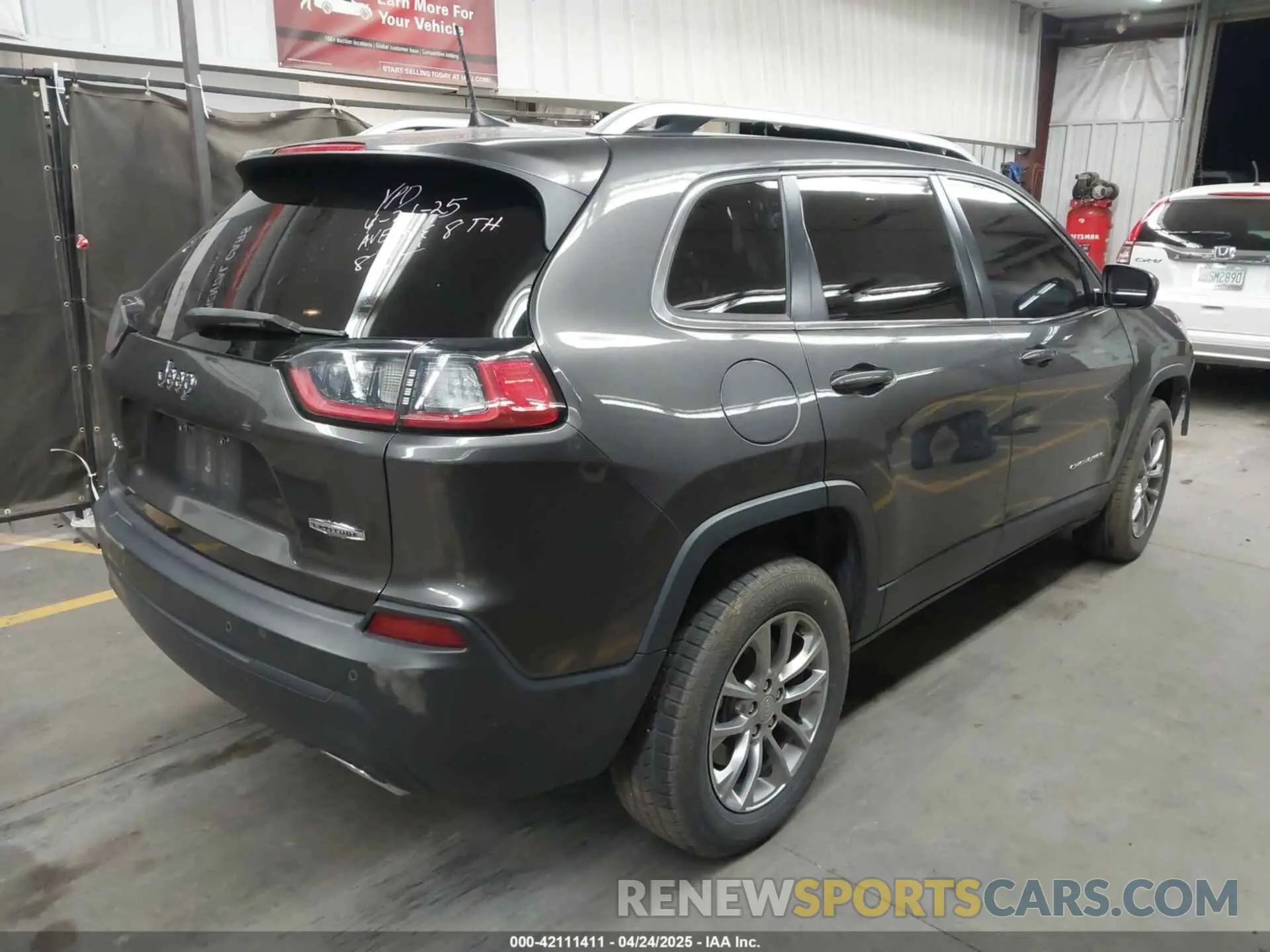 4 Photograph of a damaged car 1C4PJMLXXKD315119 JEEP CHEROKEE 2019