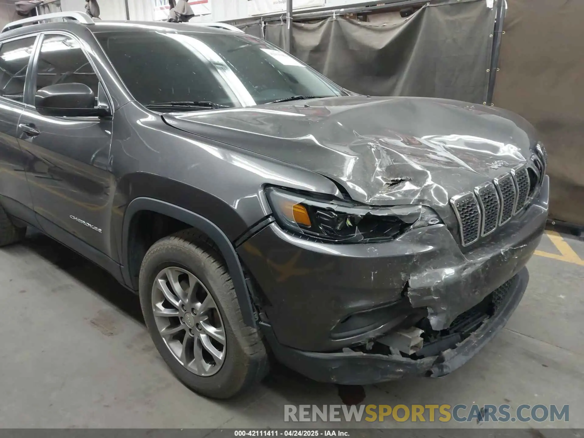 6 Photograph of a damaged car 1C4PJMLXXKD315119 JEEP CHEROKEE 2019